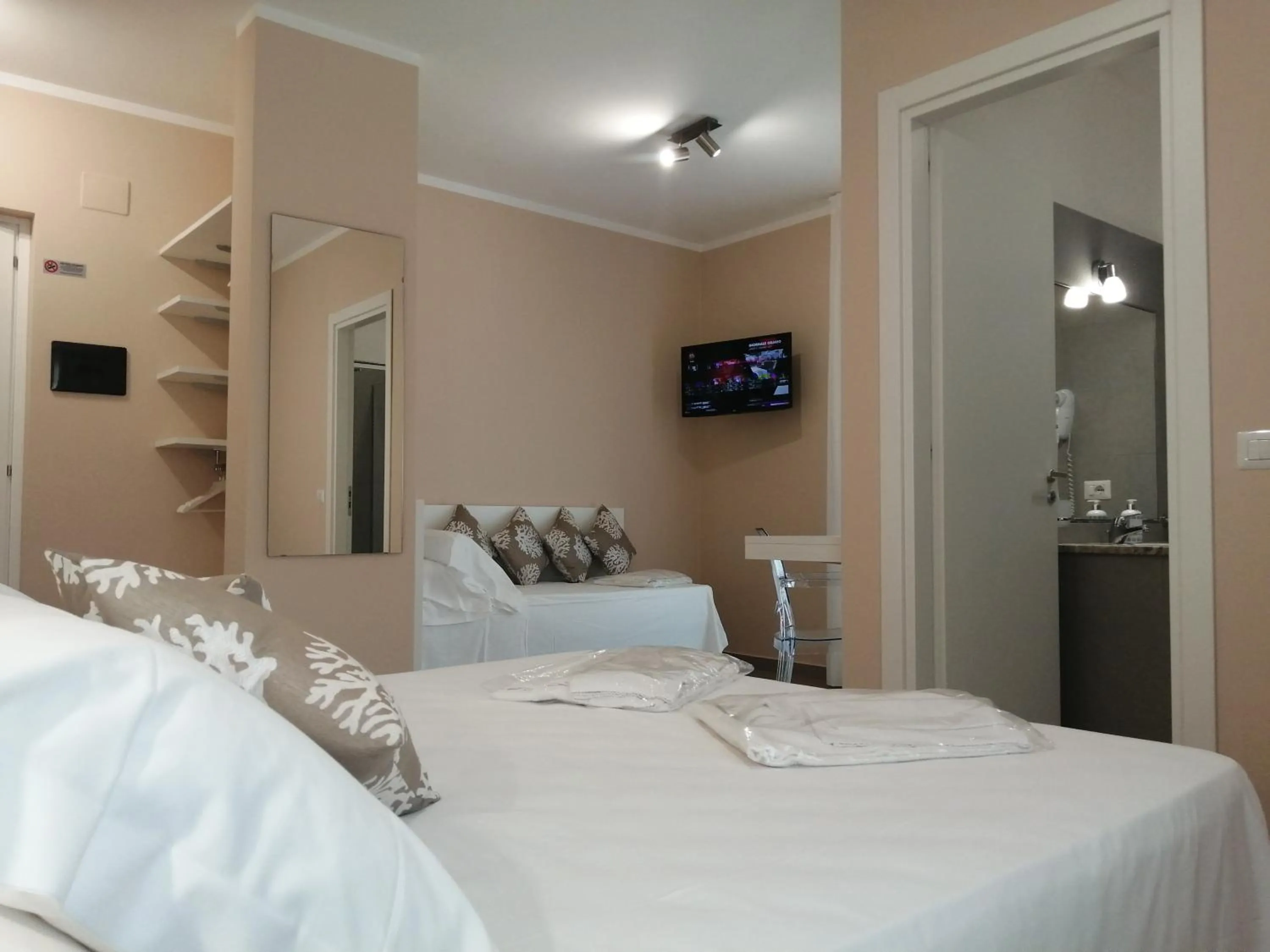 TV and multimedia, Bed in Villa Laura Residence Hotel Apartments & Studios