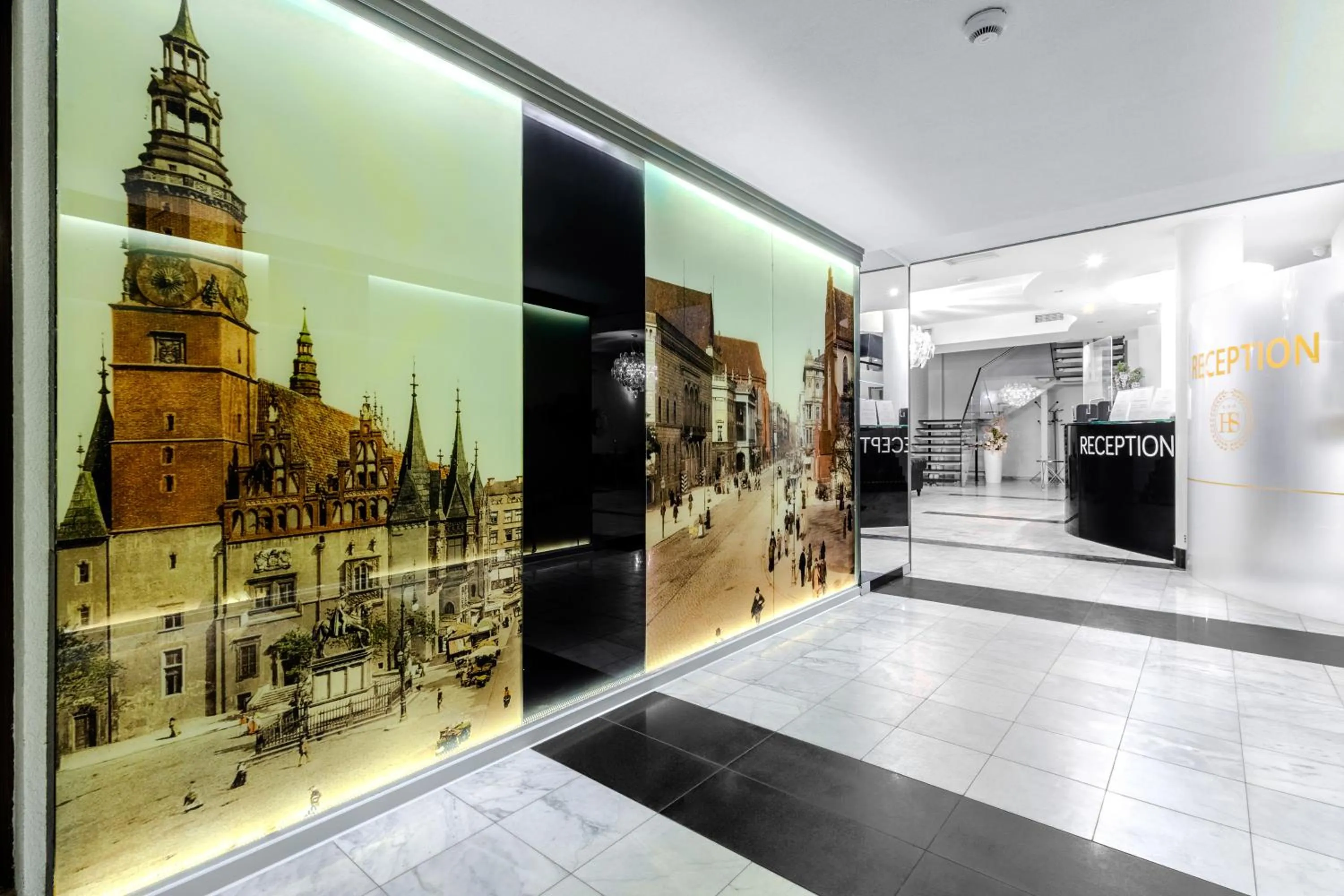 Lobby or reception in Hotel Sofia by The Railway Station Wroclaw