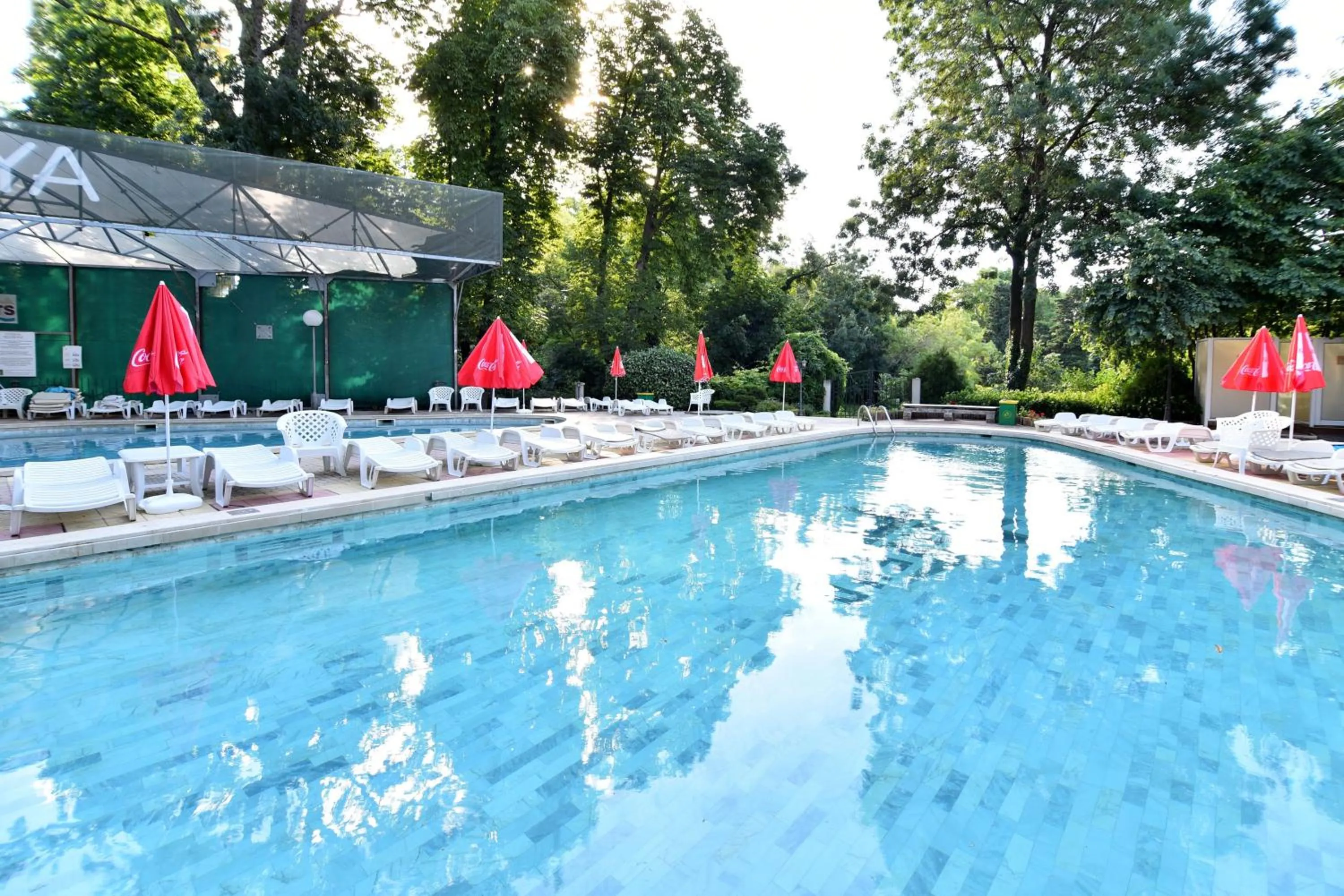 Swimming pool in Hotel Estreya Palace