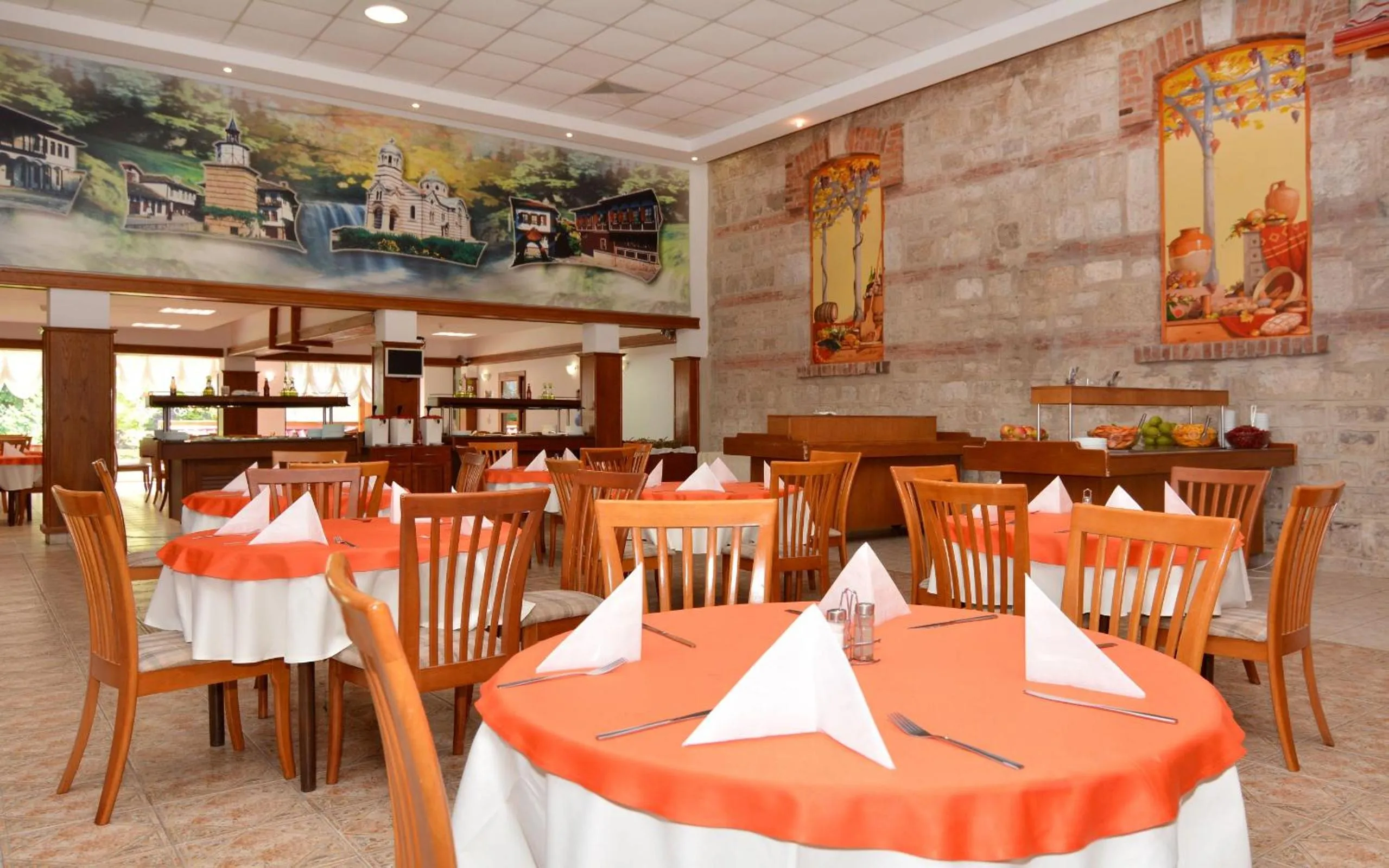 Restaurant/places to eat in Hotel Estreya Palace