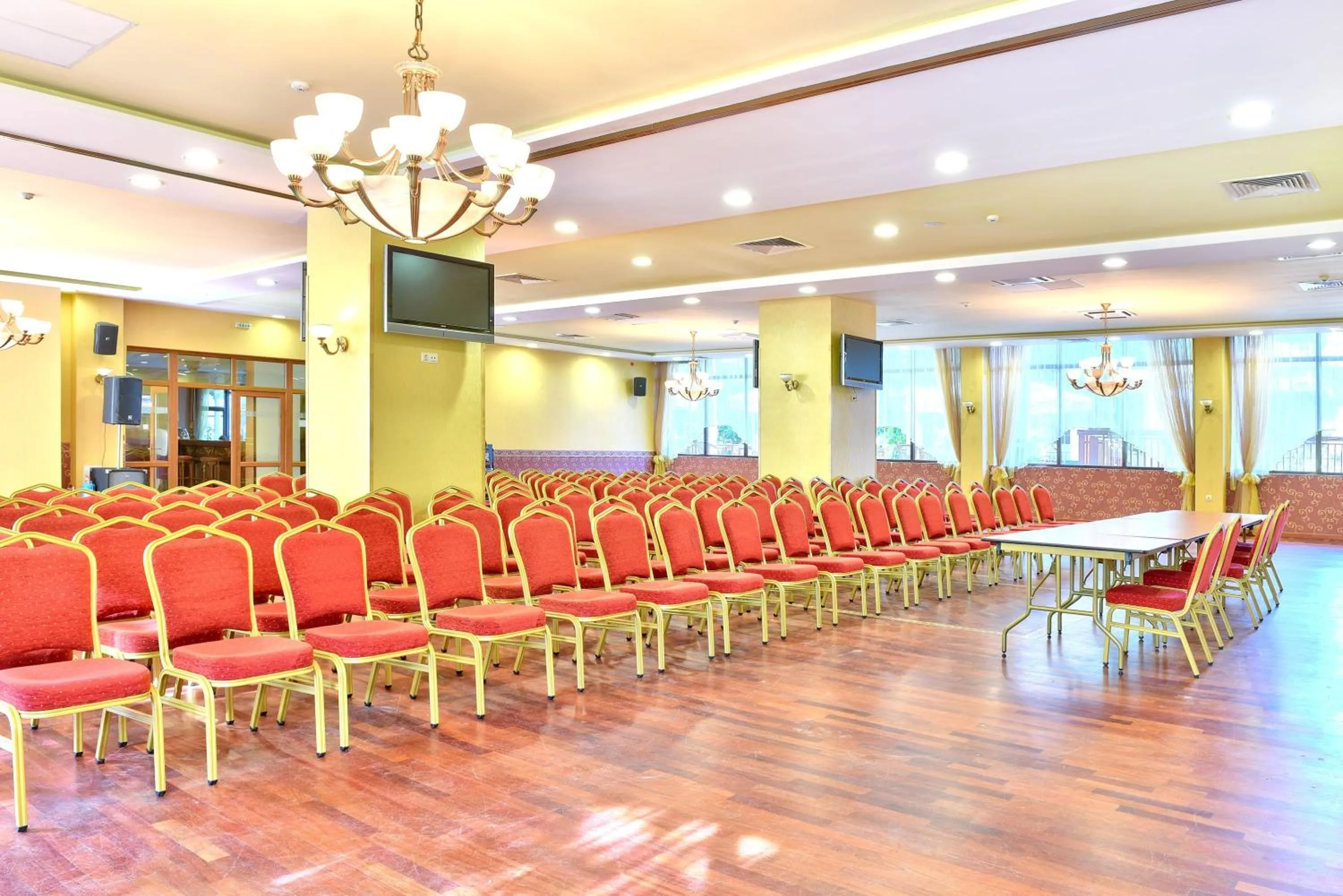 Banquet/Function facilities in Hotel Estreya Palace