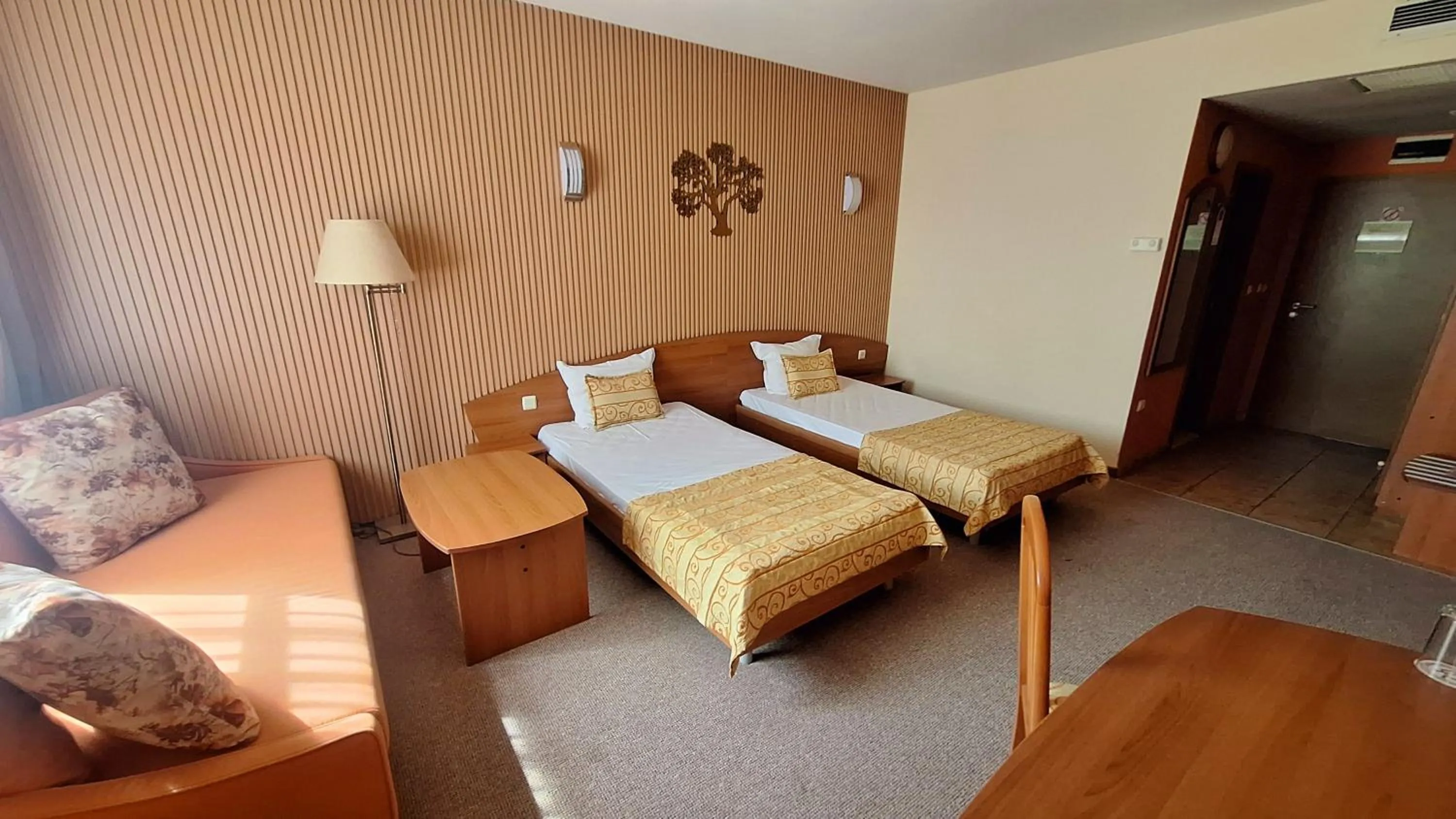 Bed in Hotel Estreya Palace