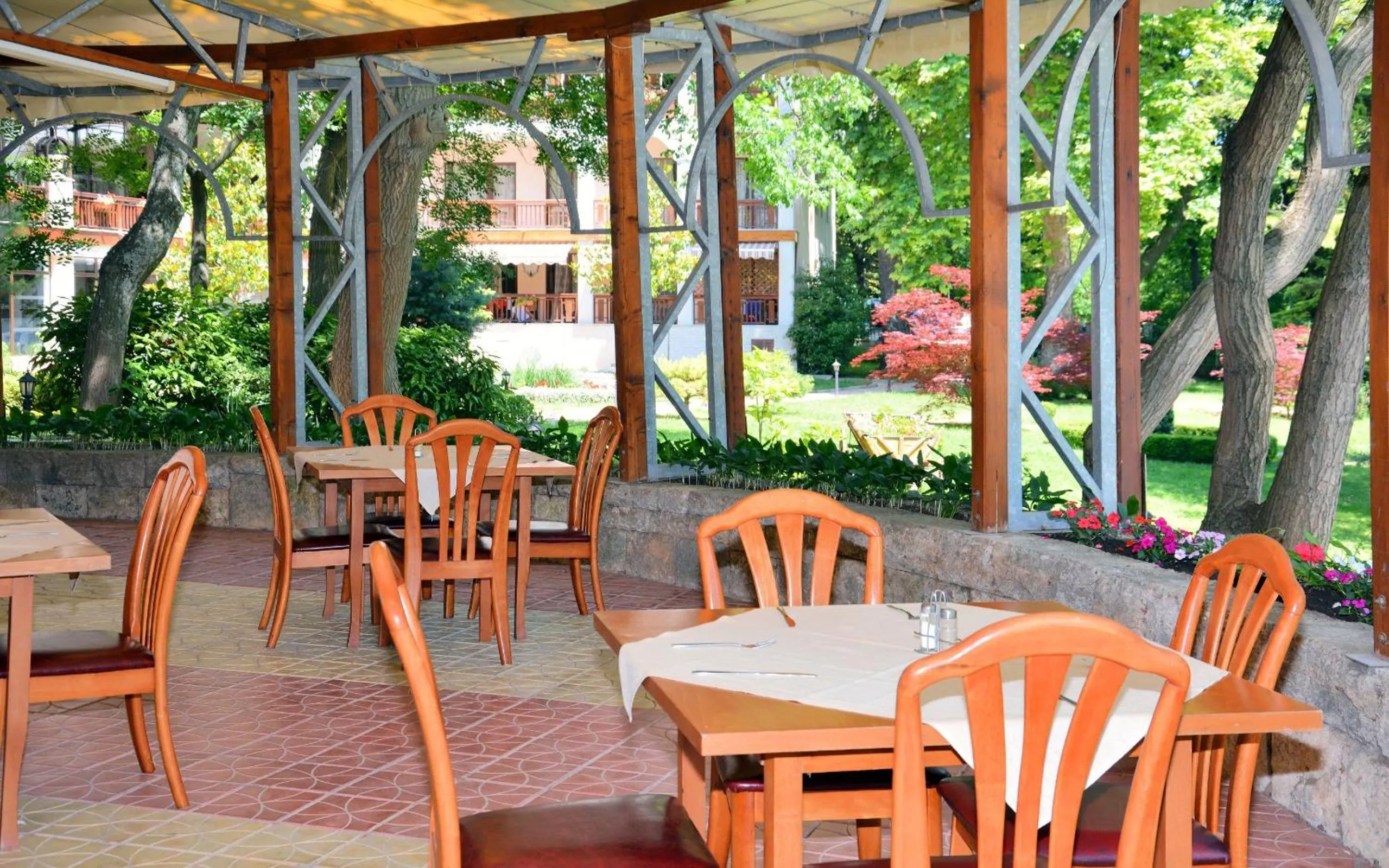 Garden in Hotel Estreya Palace