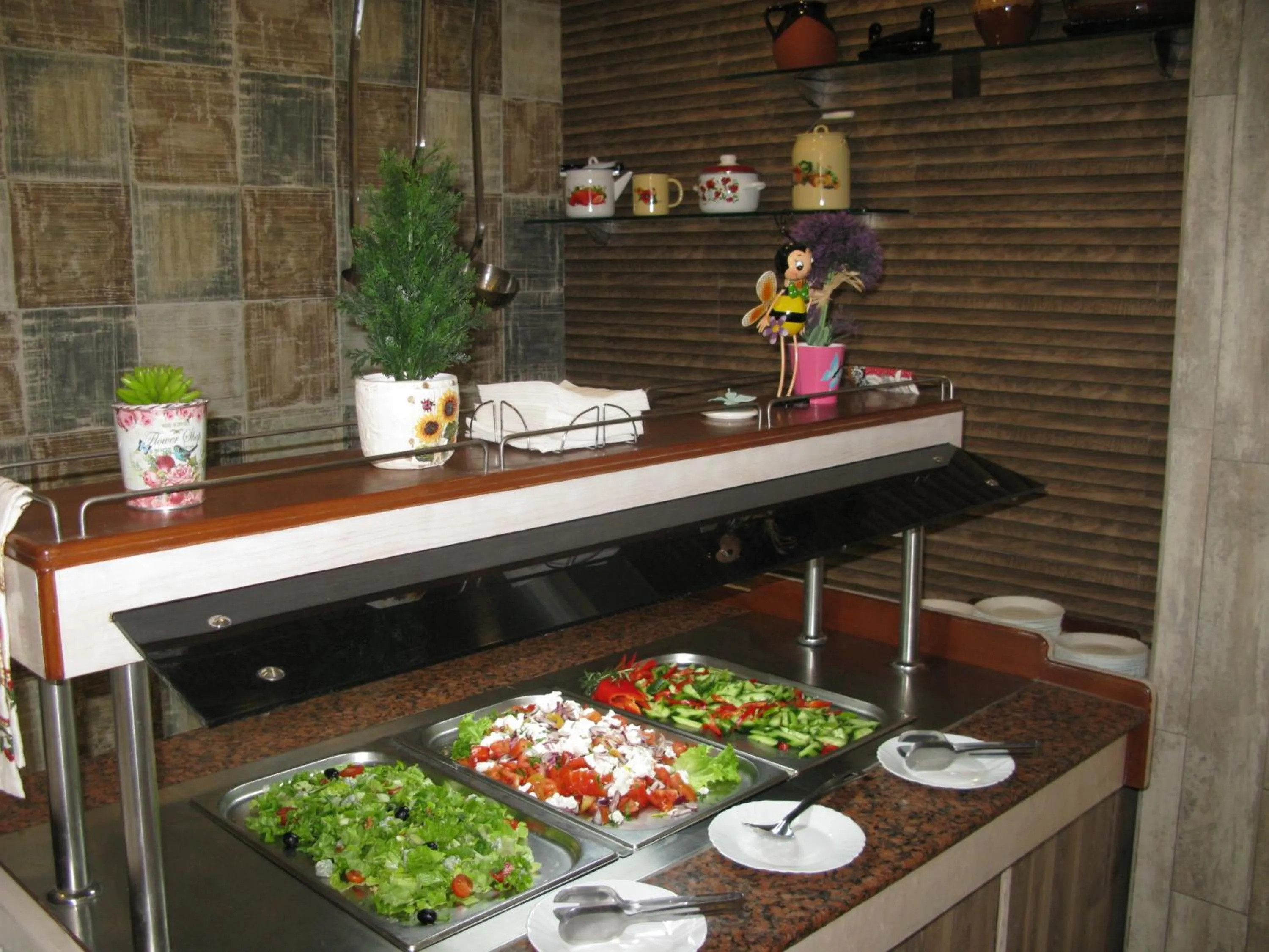 Restaurant/places to eat in Hotel Estreya Palace