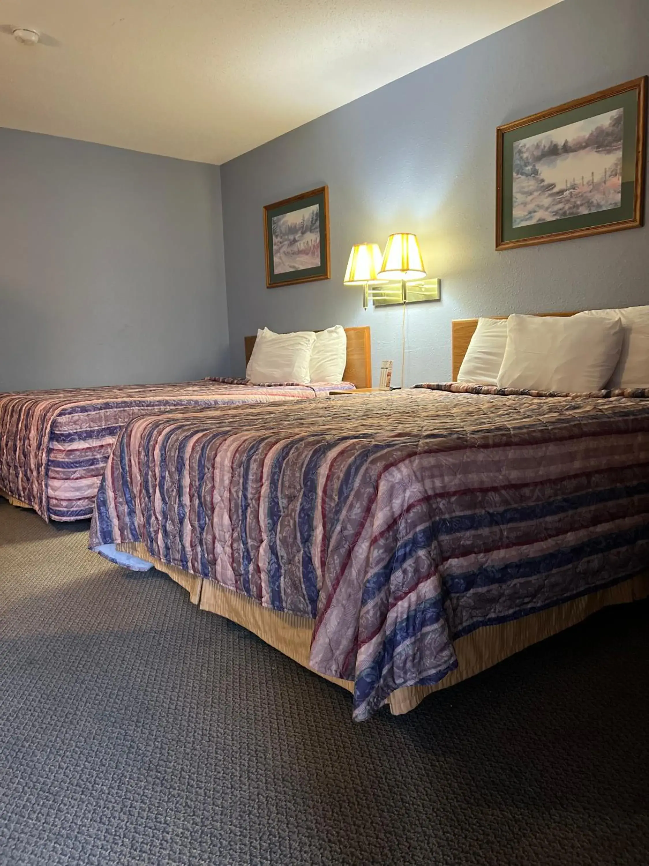Queen Room with Two Queen Beds - single occupancy in Best Budget Inn Owatonna Queen Room with Two Queen Beds - single occupancy in Best Budget Inn Owatonna