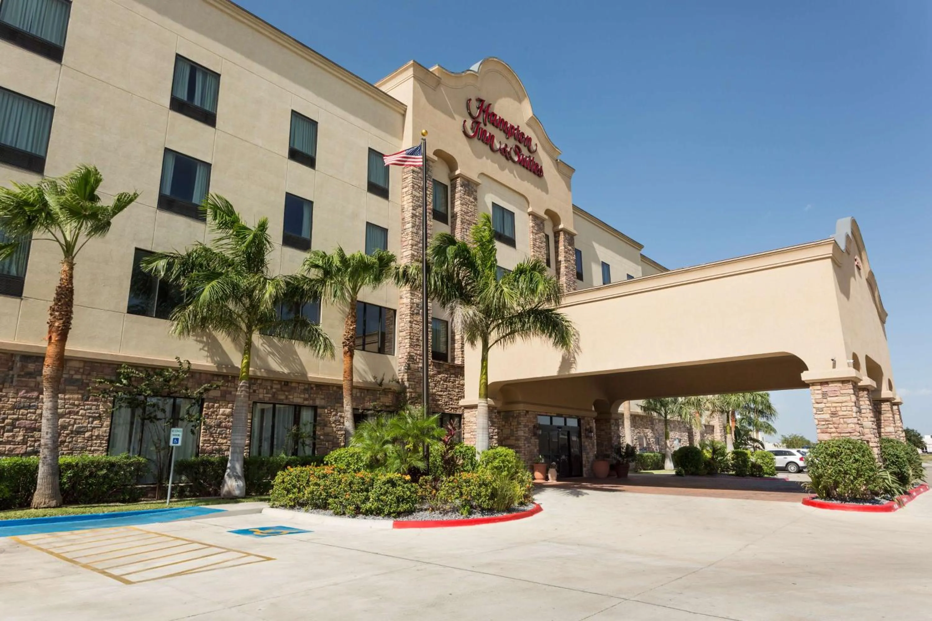 Property building in Hampton Inn & Suites Mission