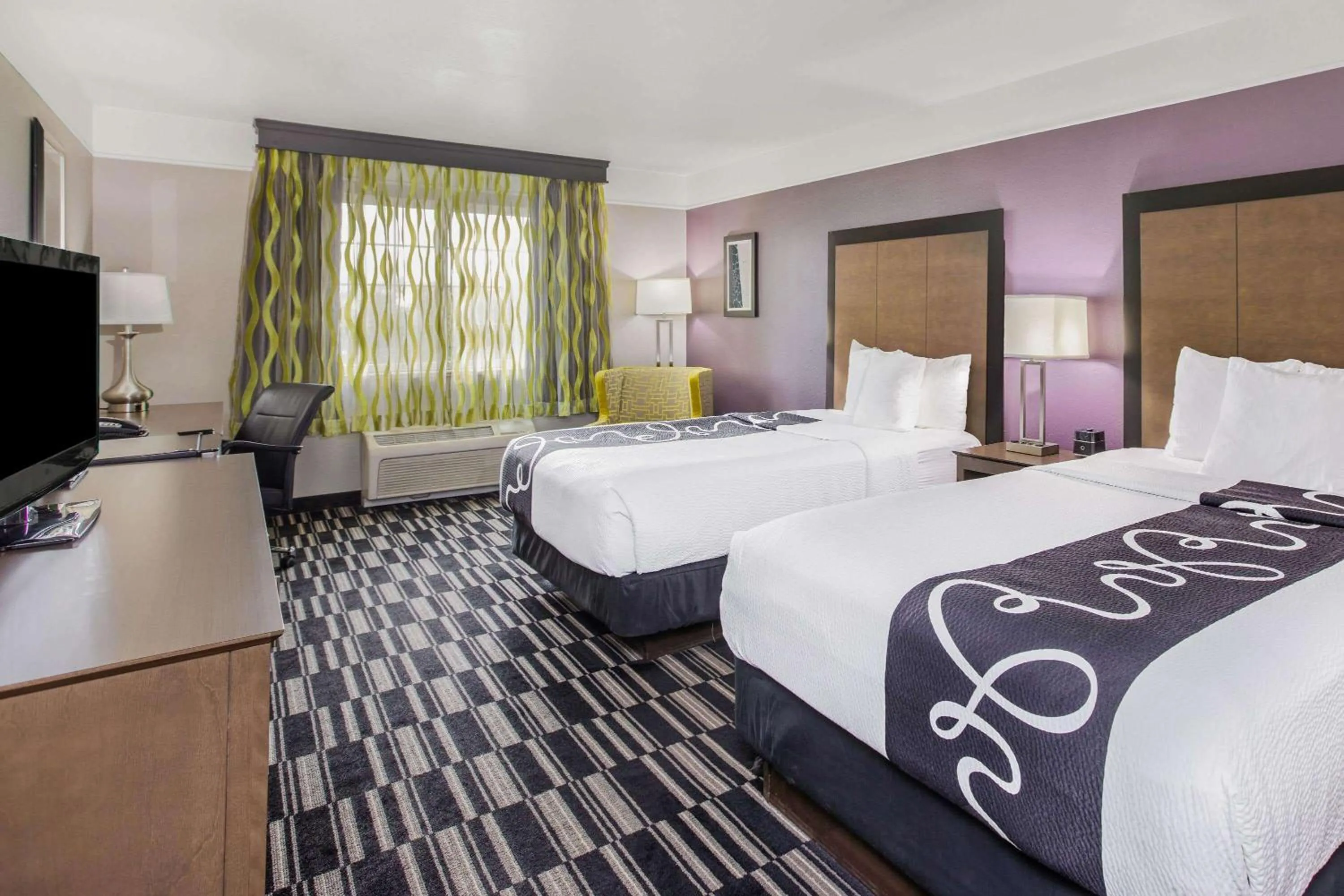 Photo of the whole room, Bed in La Quinta by Wyndham Modesto Salida