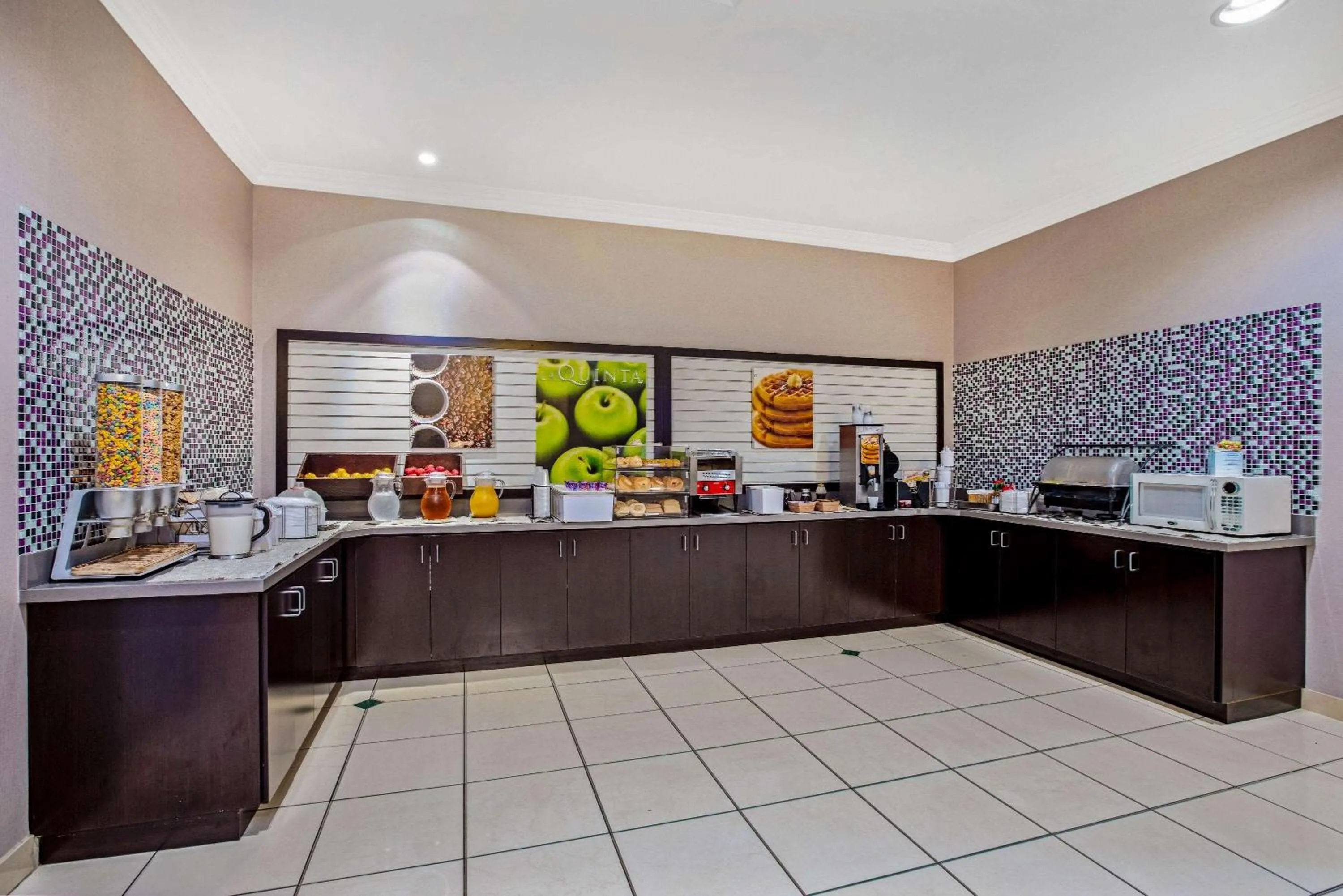 Restaurant/places to eat in La Quinta by Wyndham Modesto Salida