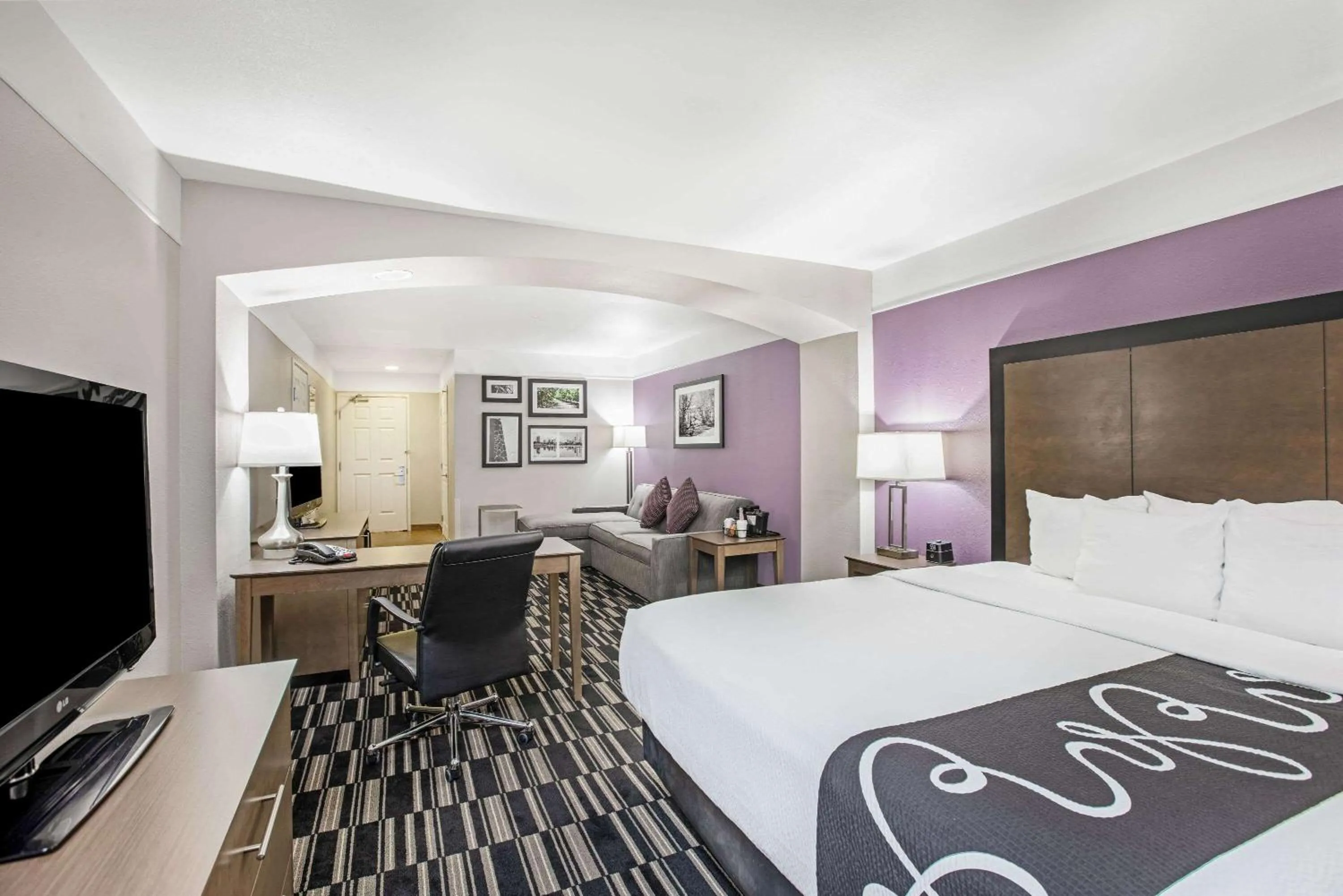 Photo of the whole room, Bed in La Quinta by Wyndham Modesto Salida