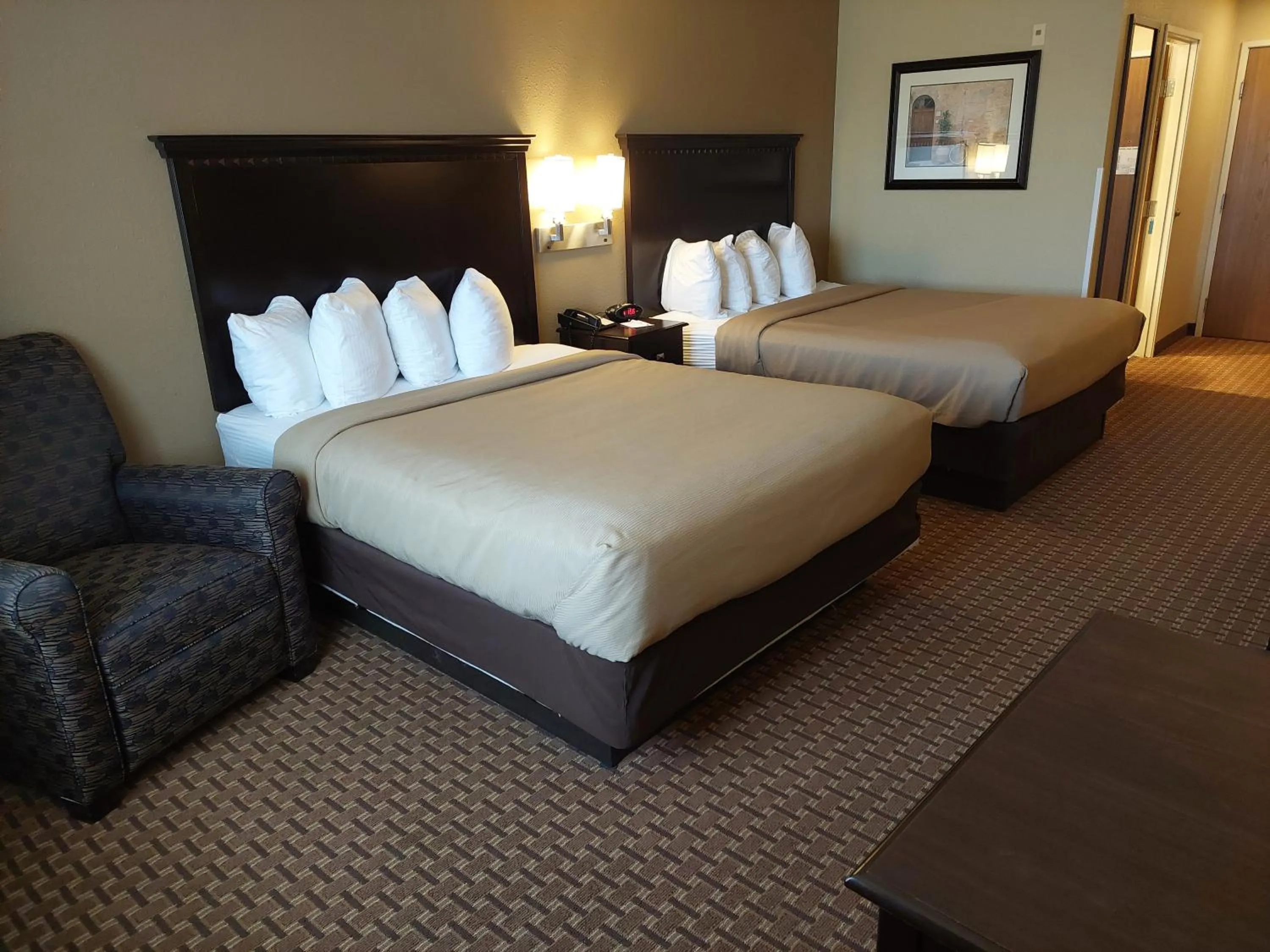 Bed in Best Western Plus Vintage Valley Inn