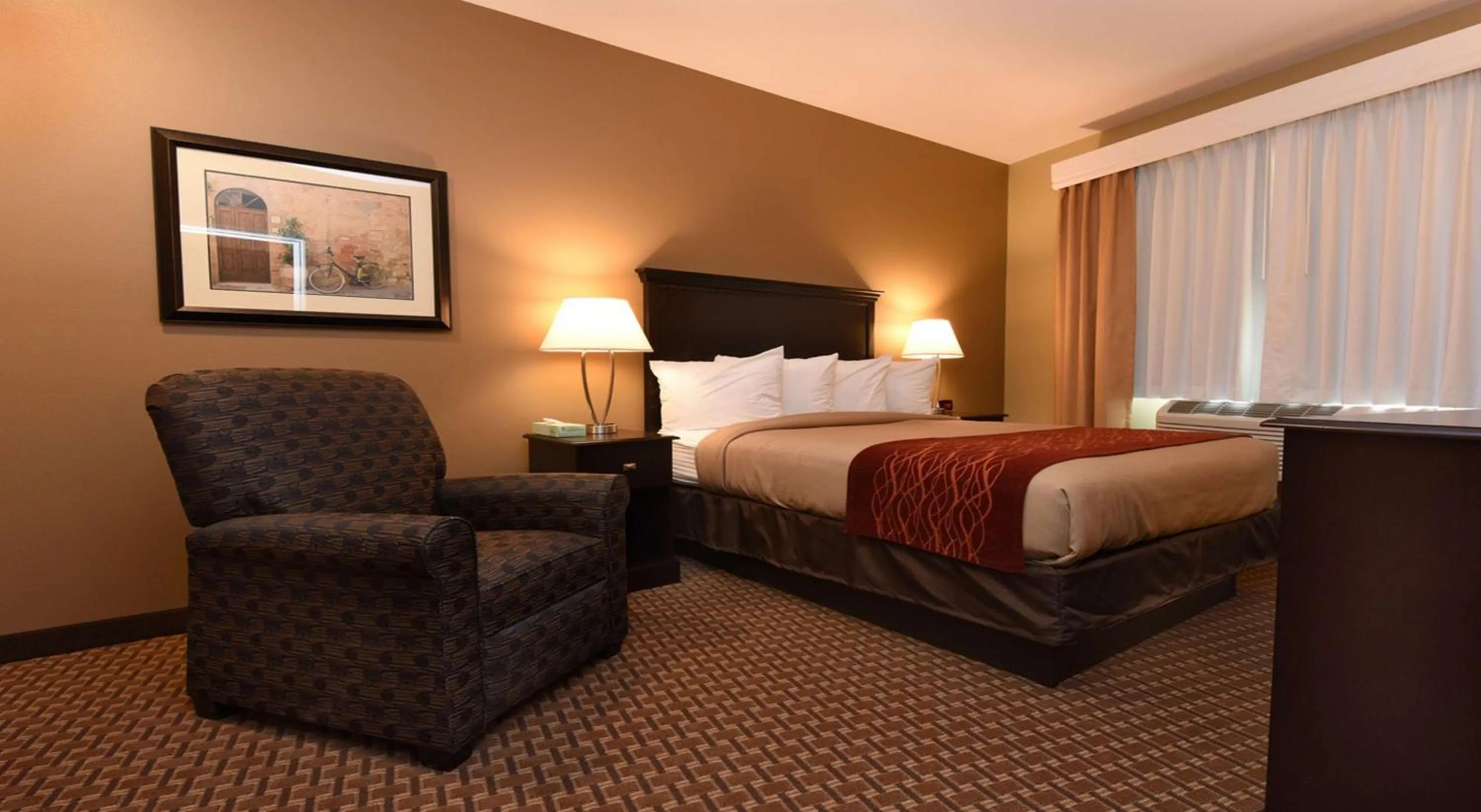 Photo of the whole room, Bed in Best Western Plus Vintage Valley Inn