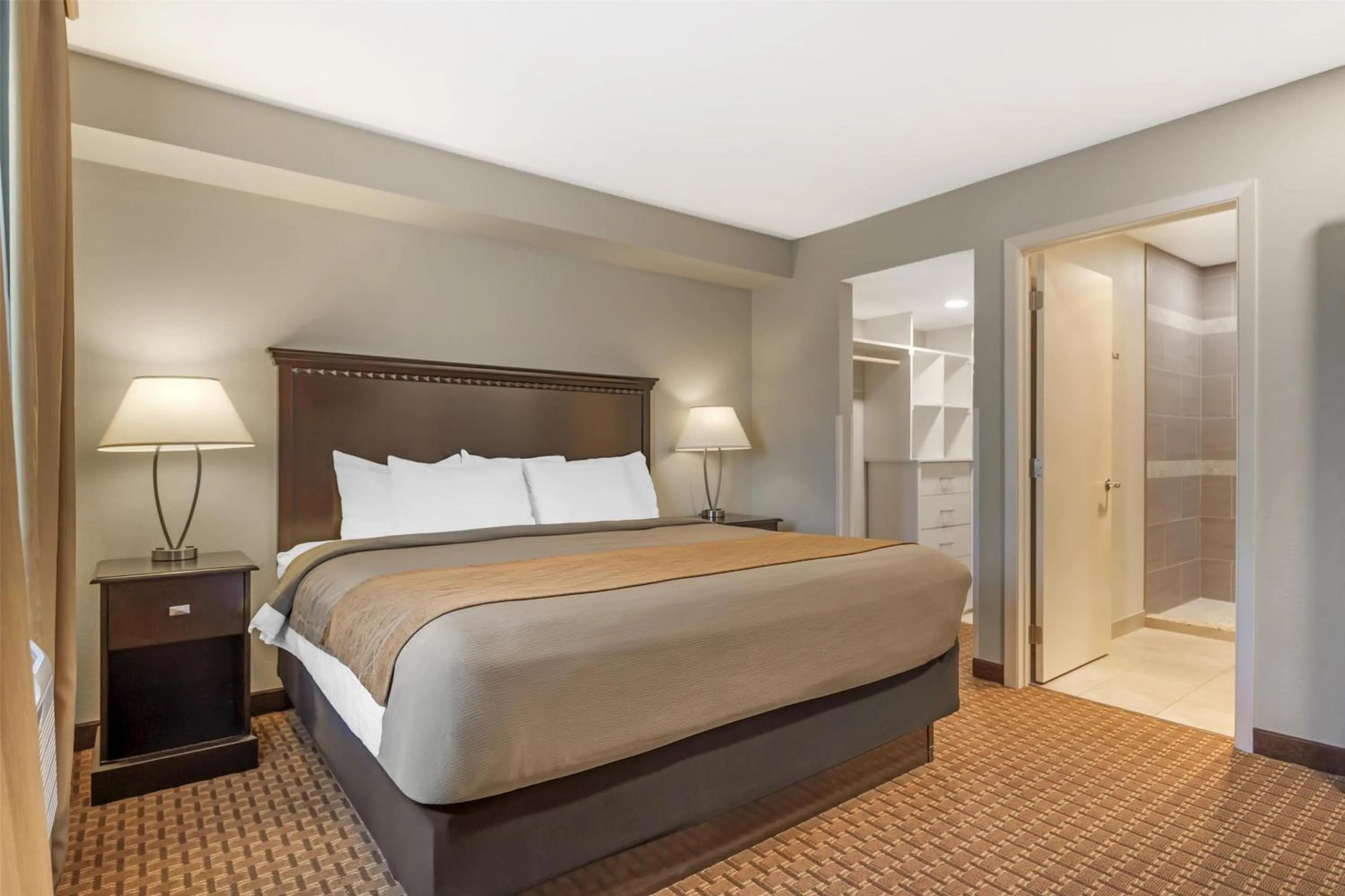 Photo of the whole room, Bed in Best Western Plus Vintage Valley Inn