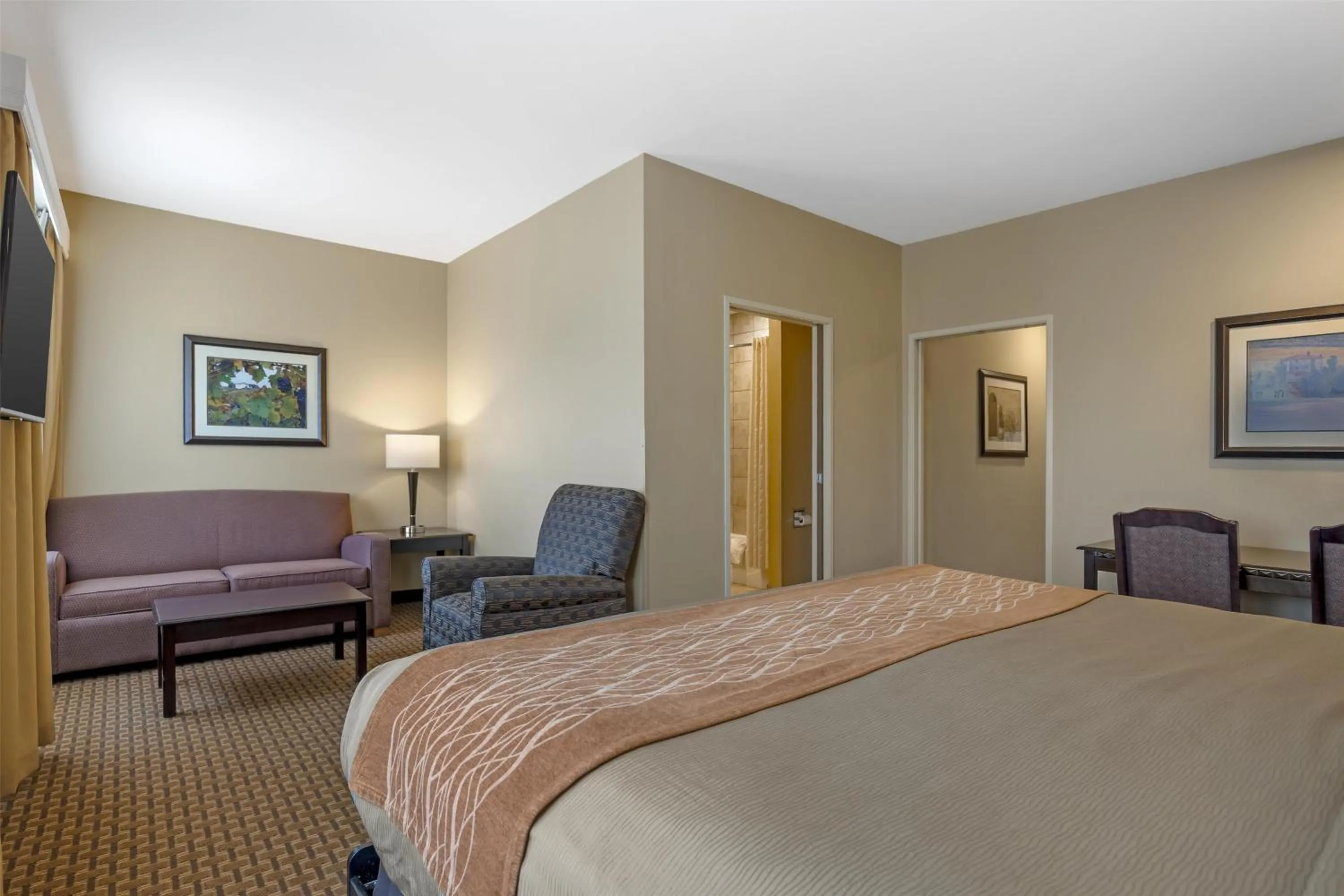 Photo of the whole room, Bed in Best Western Plus Vintage Valley Inn