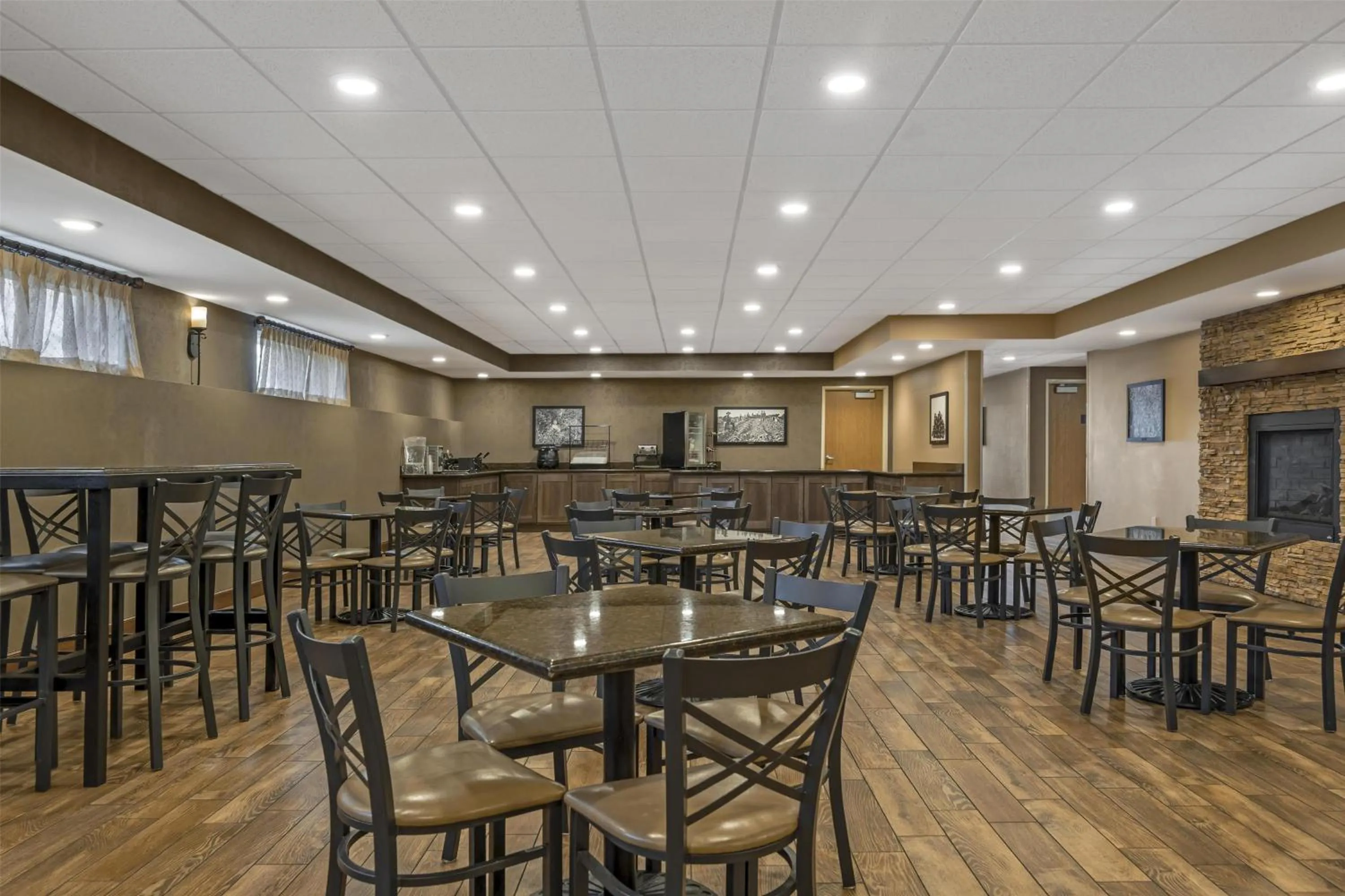 Breakfast in Best Western Plus Vintage Valley Inn