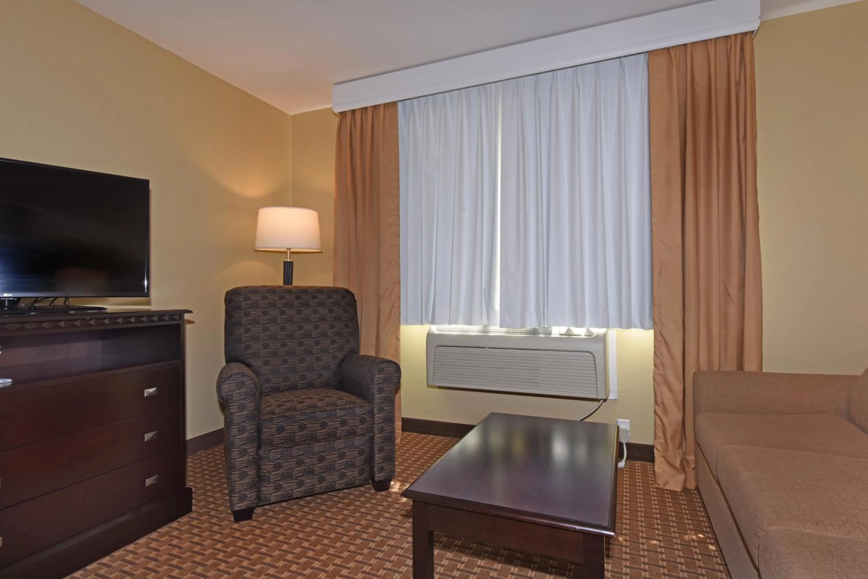 TV and multimedia, Bed in Best Western Plus Vintage Valley Inn