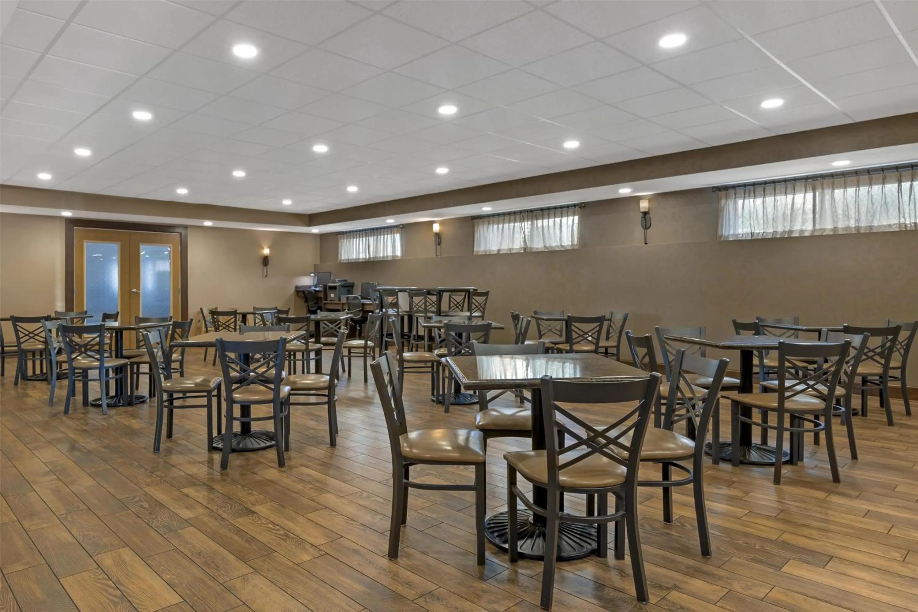 Breakfast in Best Western Plus Vintage Valley Inn