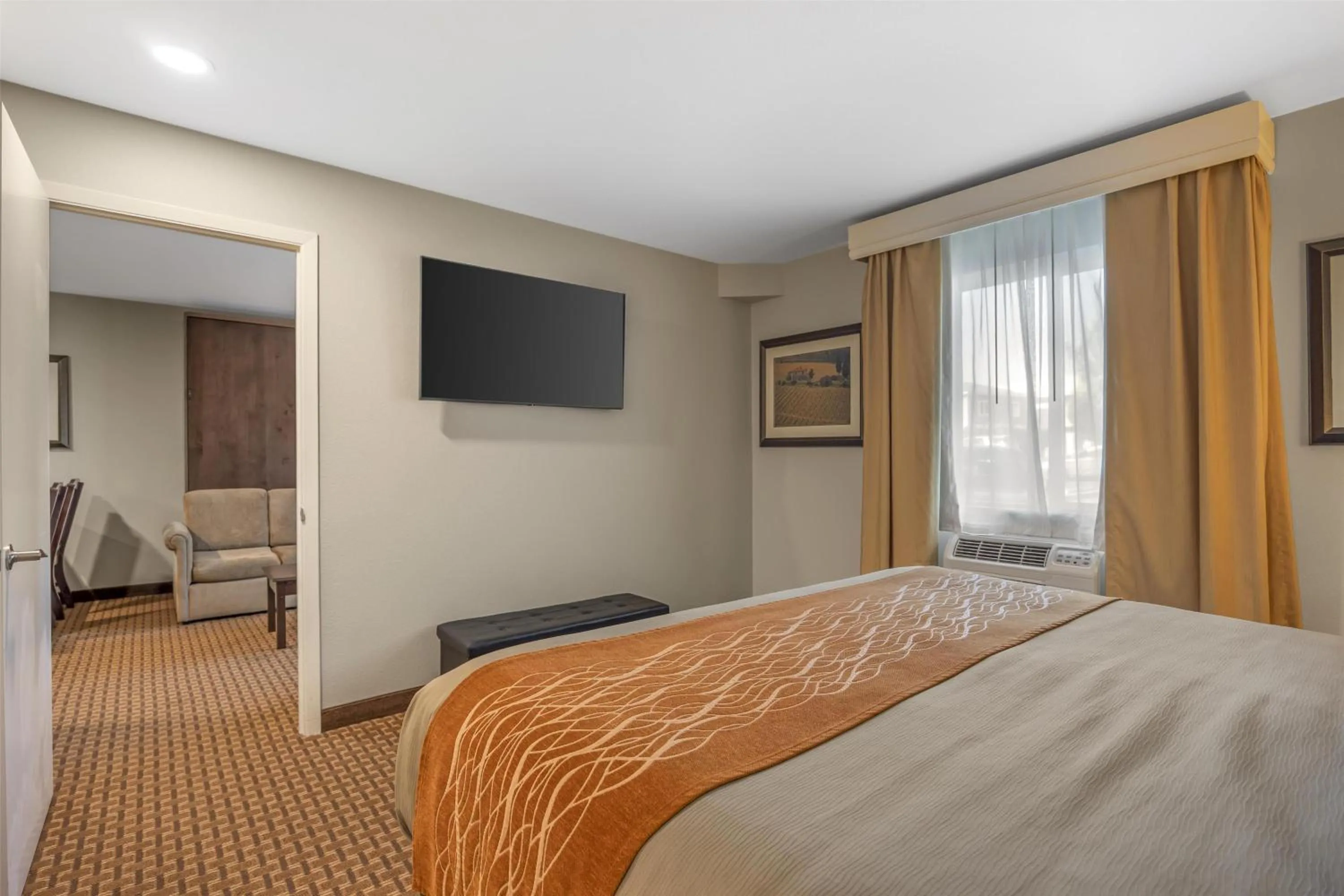 Photo of the whole room, Bed in Best Western Plus Vintage Valley Inn