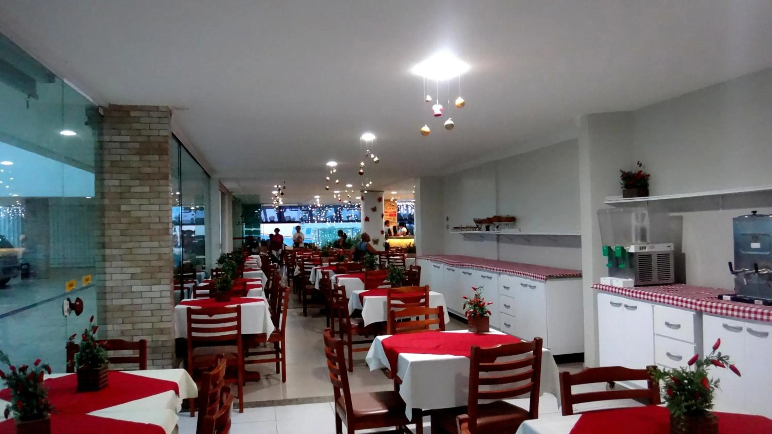Restaurant/places to eat in Simas Praia Hotel