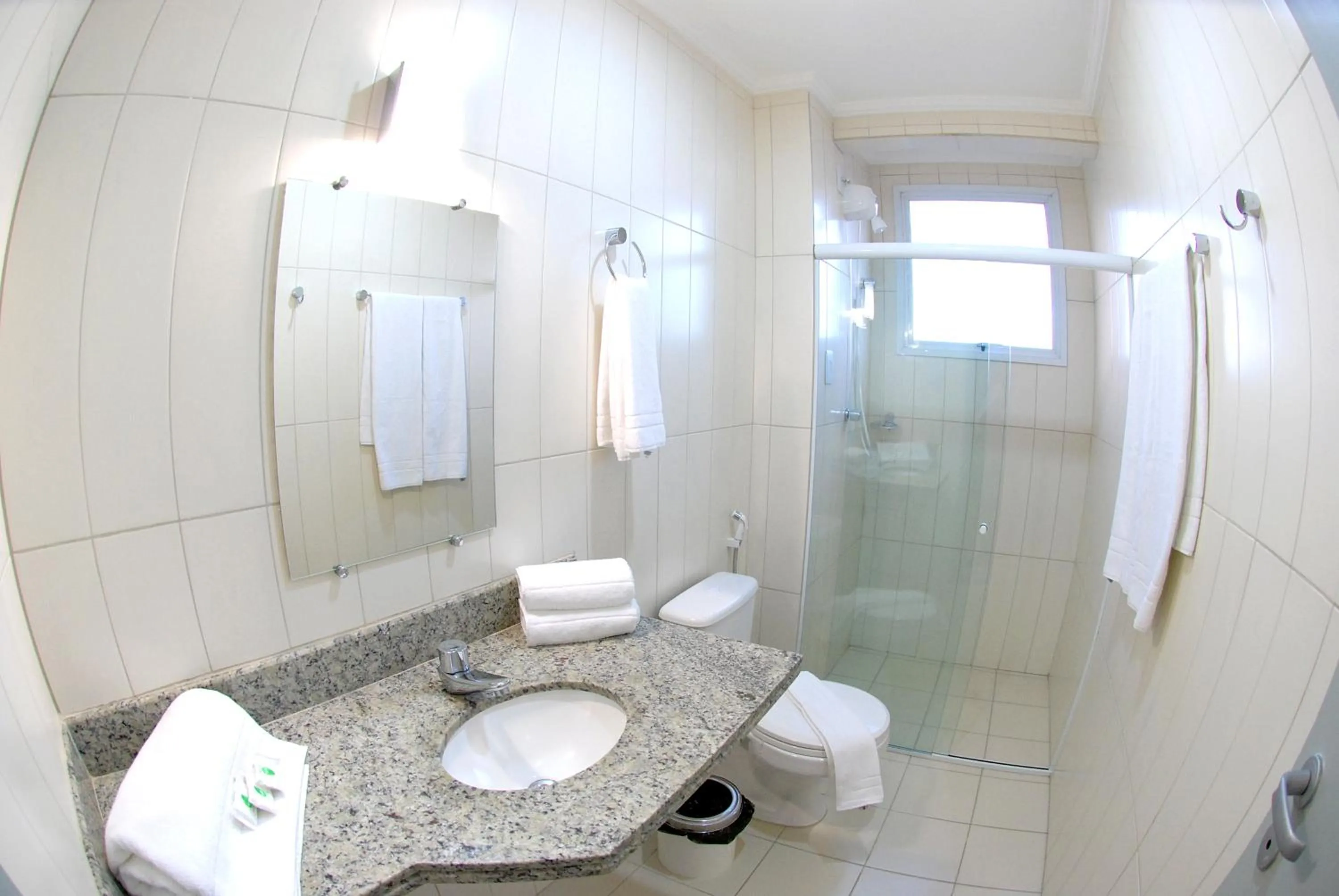 Shower in Simas Praia Hotel