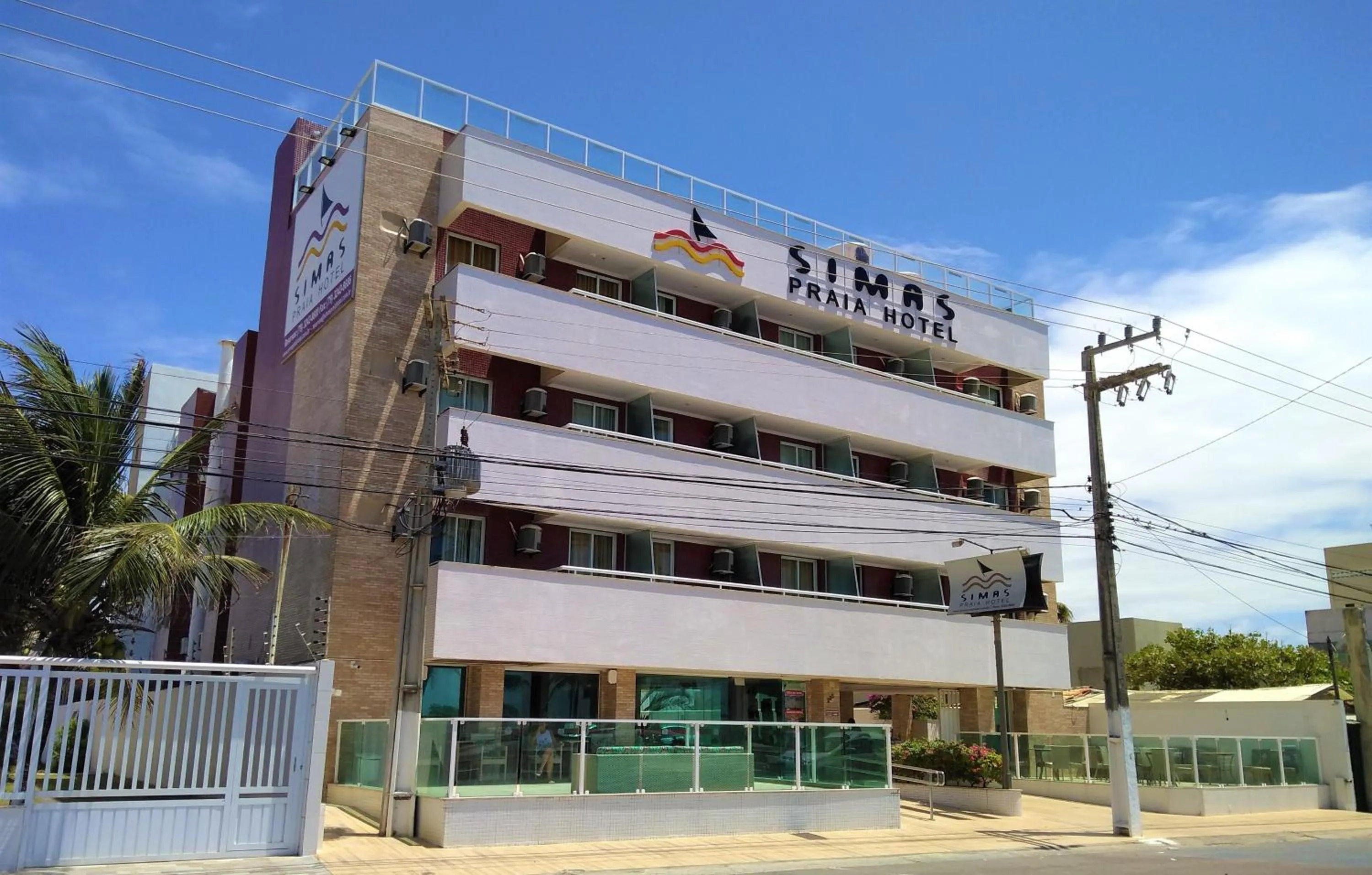 Property building in Simas Praia Hotel