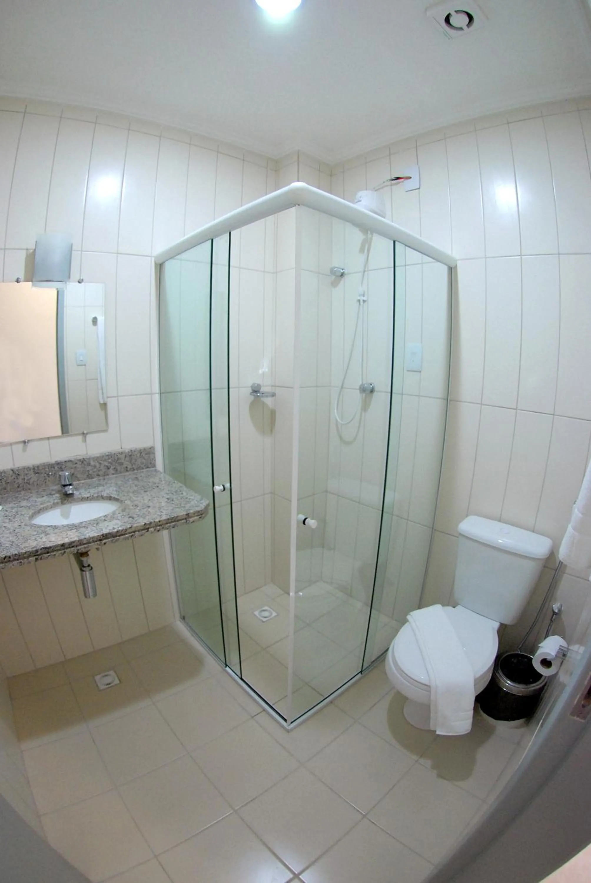 Shower in Simas Praia Hotel