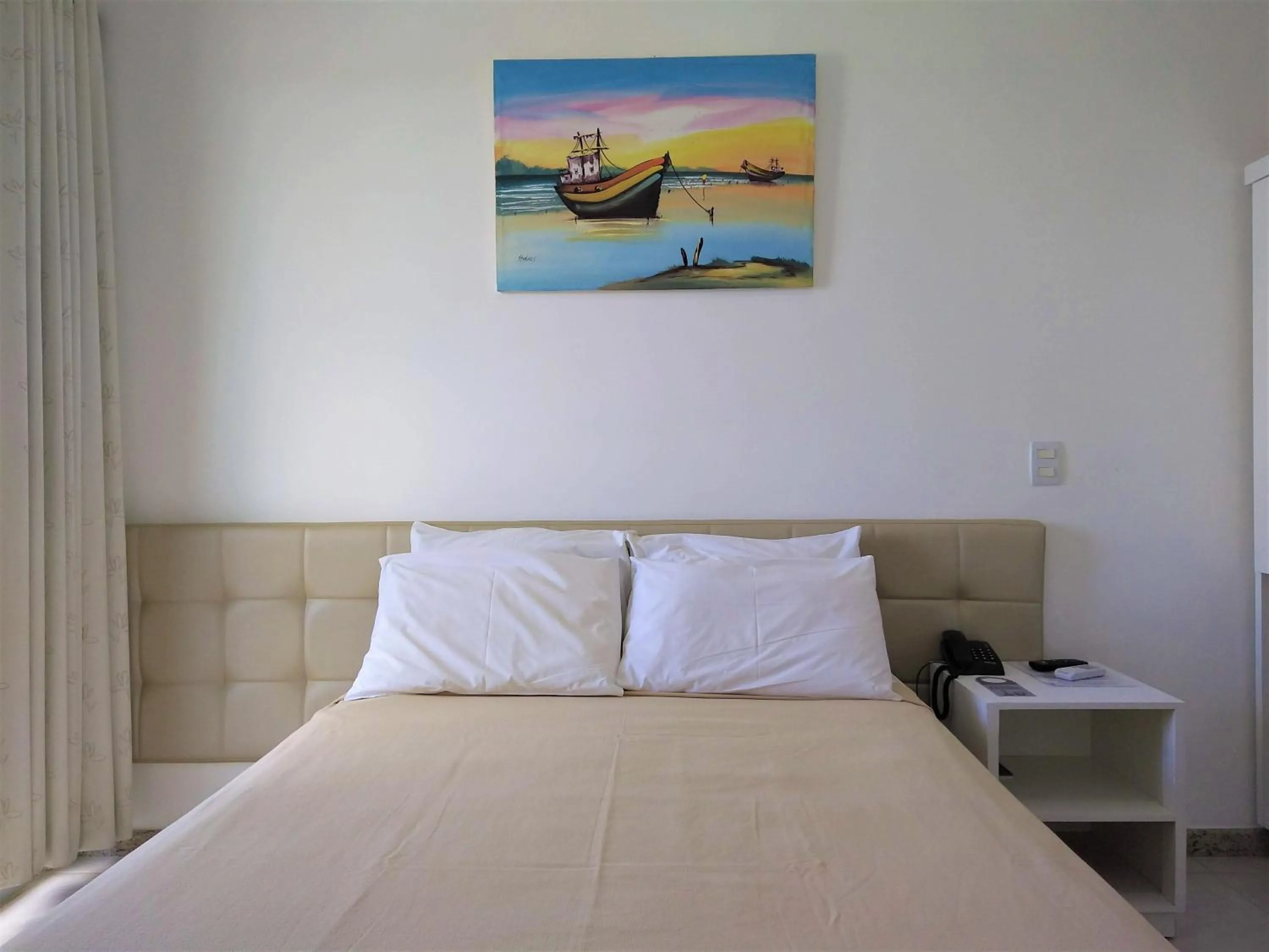 Photo of the whole room, Bed in Simas Praia Hotel