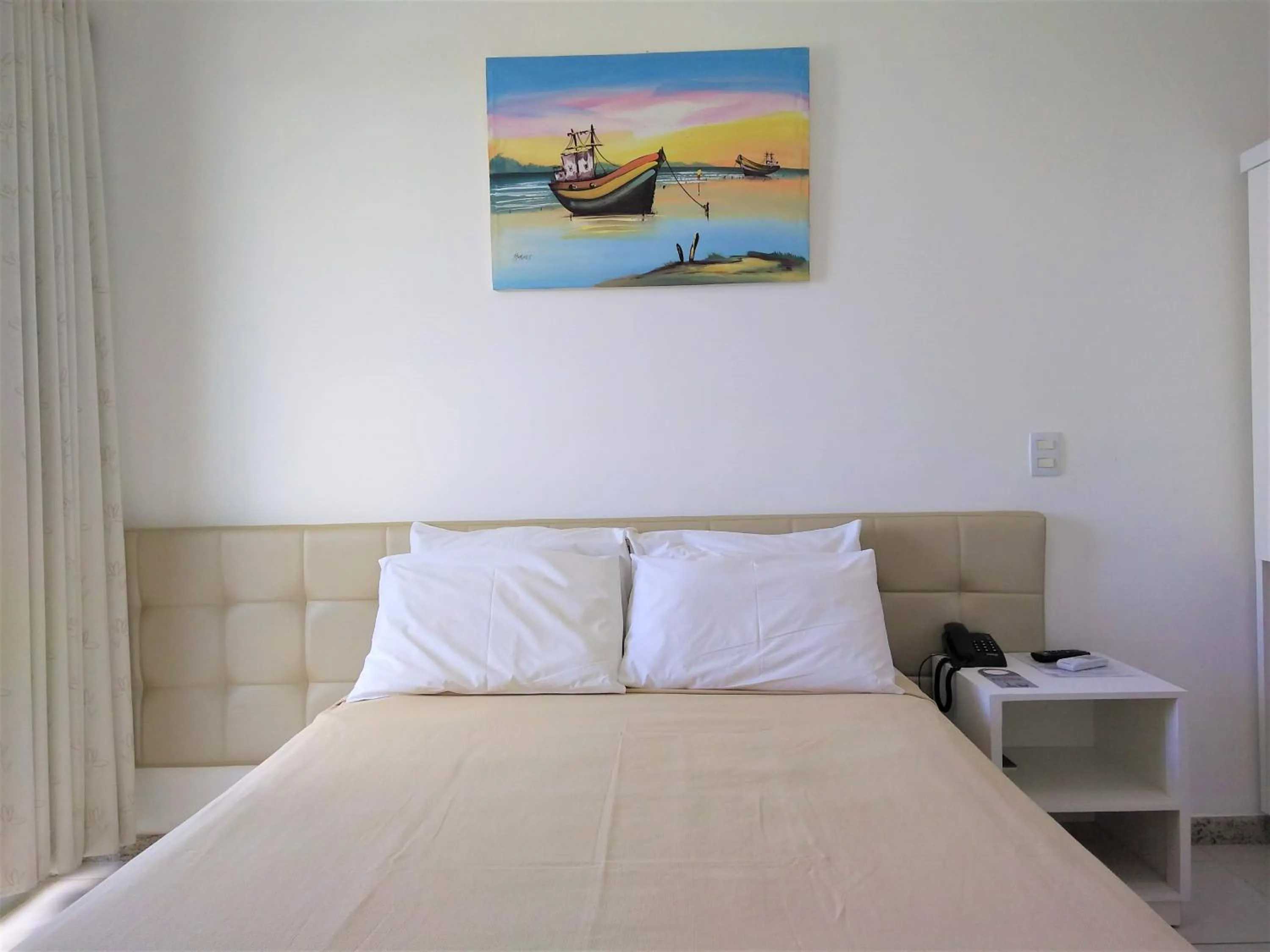 Photo of the whole room, Bed in Simas Praia Hotel
