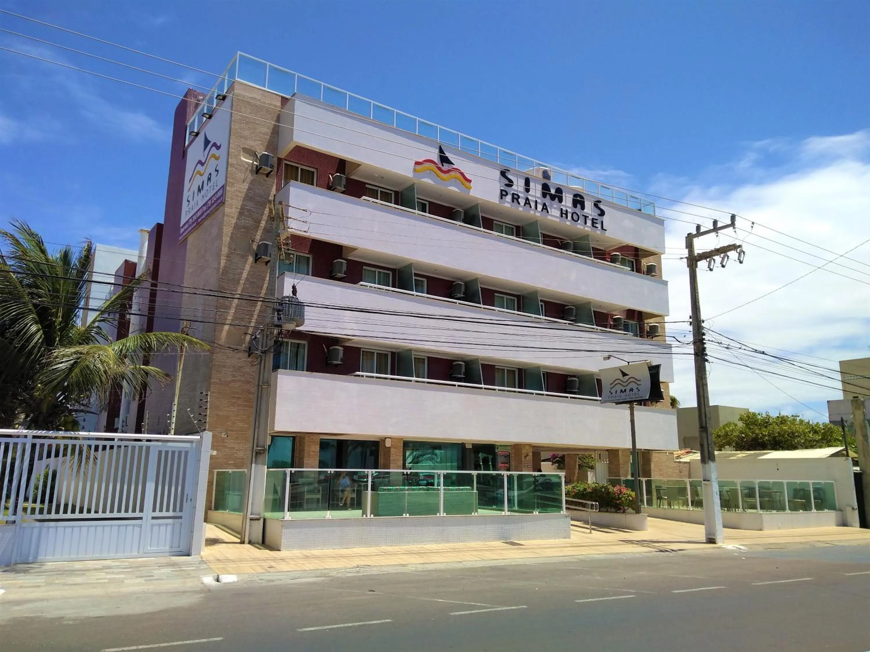 Property building in Simas Praia Hotel
