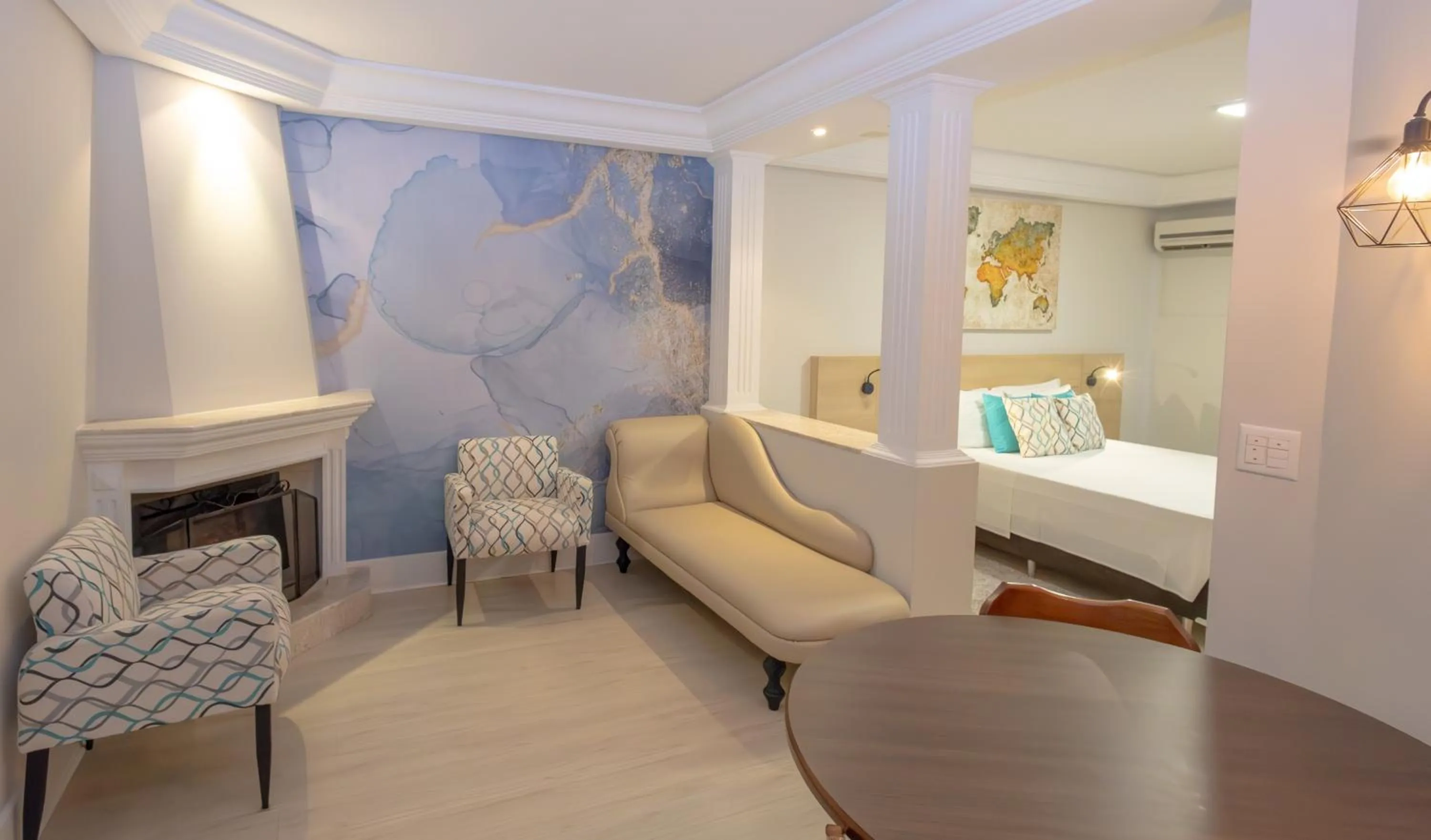 Photo of the whole room, Bed in Lizon Curitiba Hotel