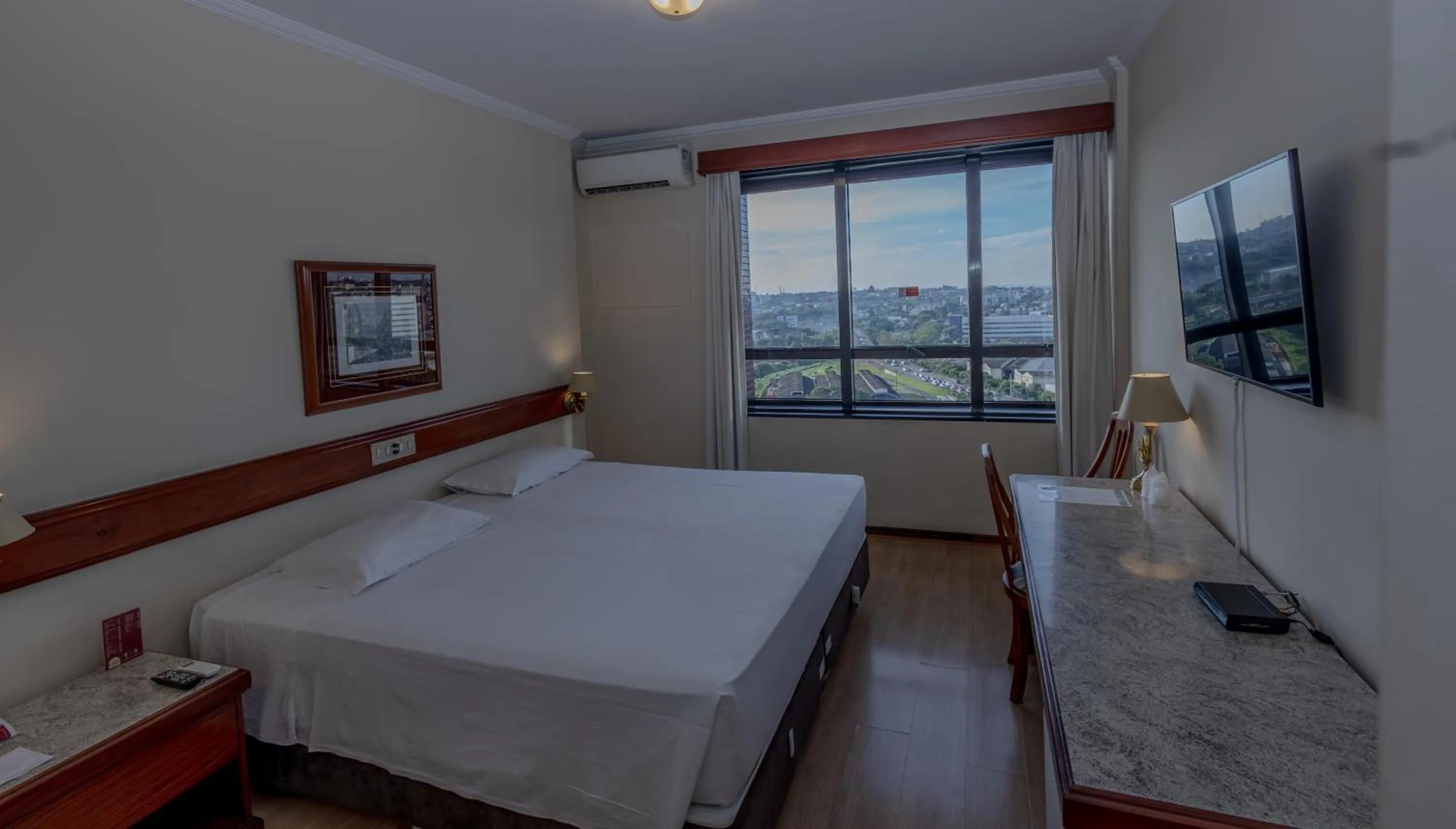 Bed in Lizon Curitiba Hotel