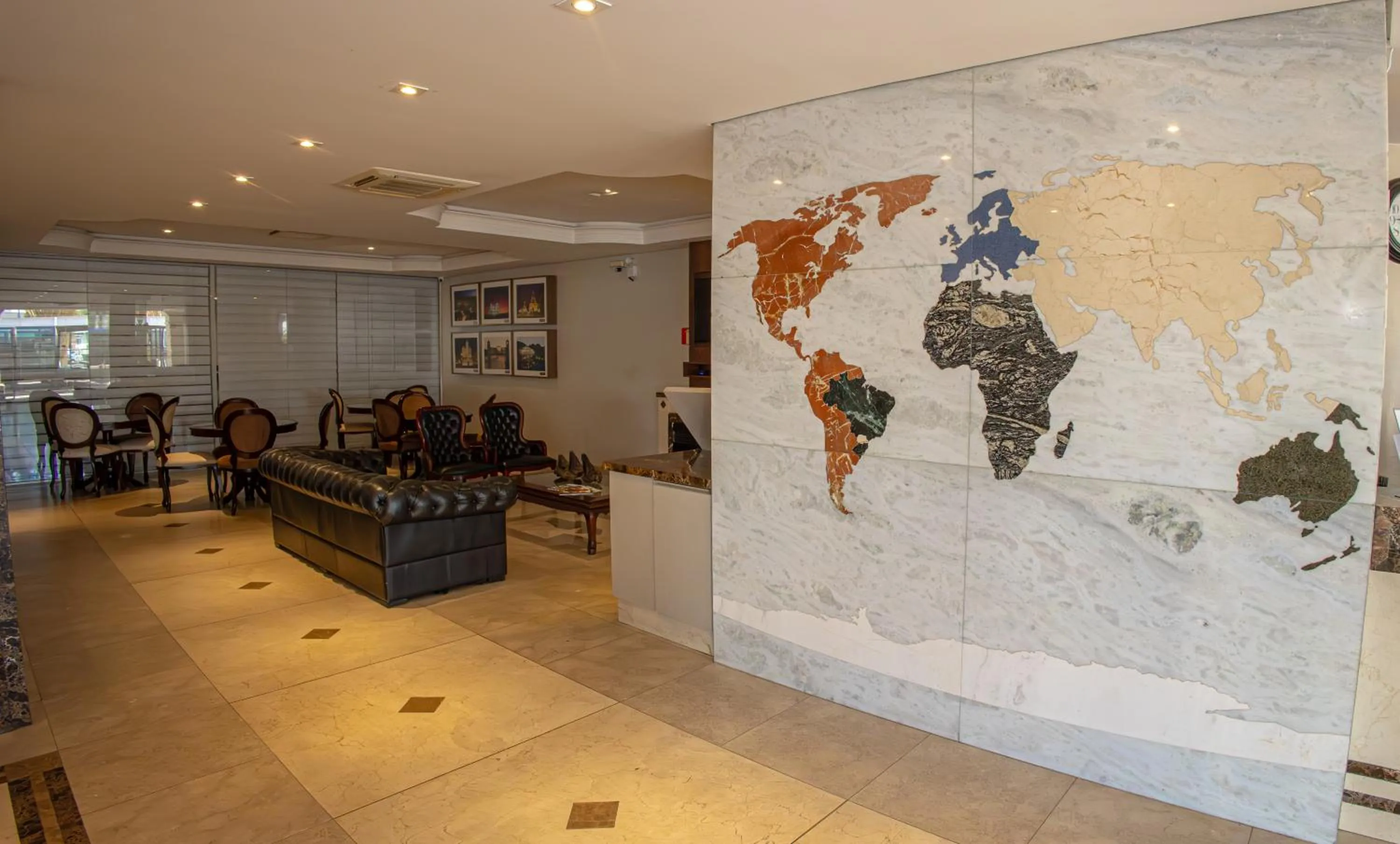 Lobby or reception in Lizon Curitiba Hotel