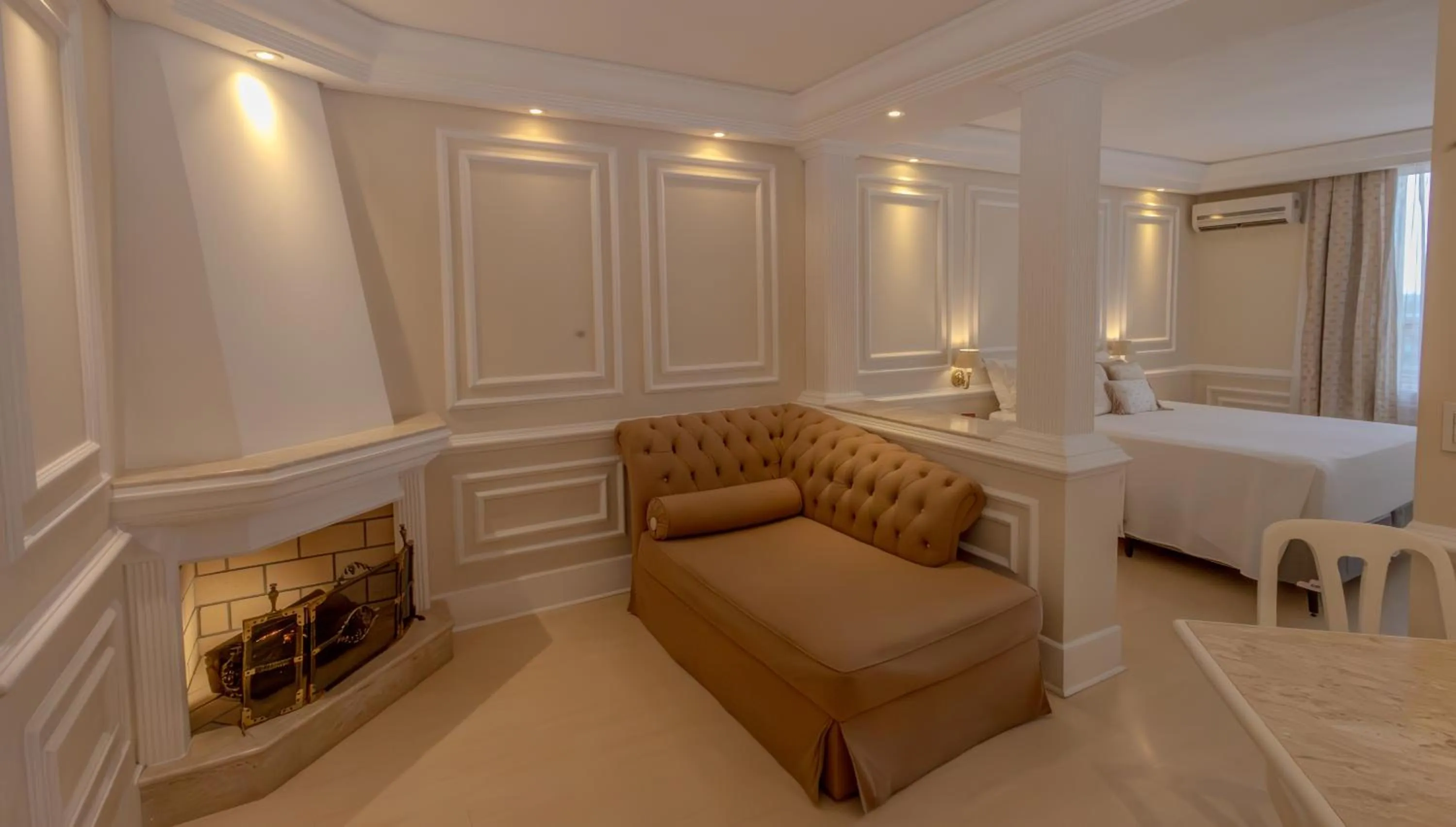 Photo of the whole room, Bed in Lizon Curitiba Hotel