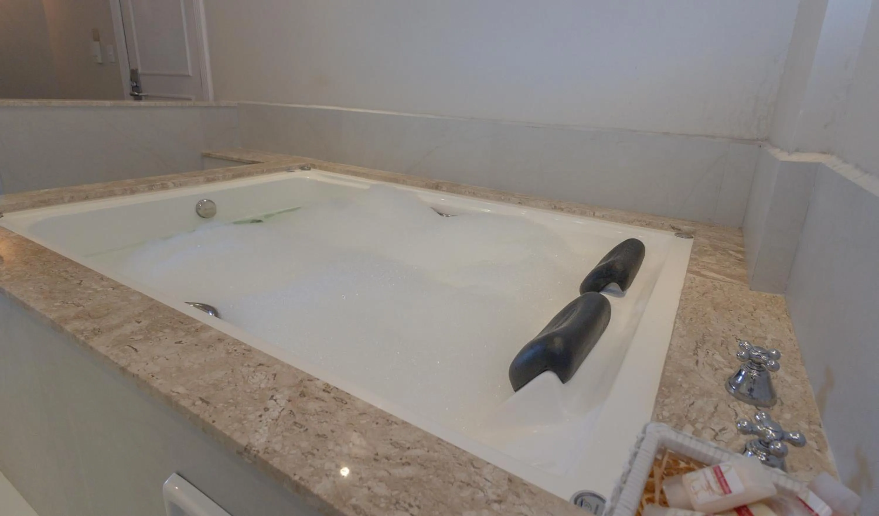 Hot Tub in Lizon Curitiba Hotel