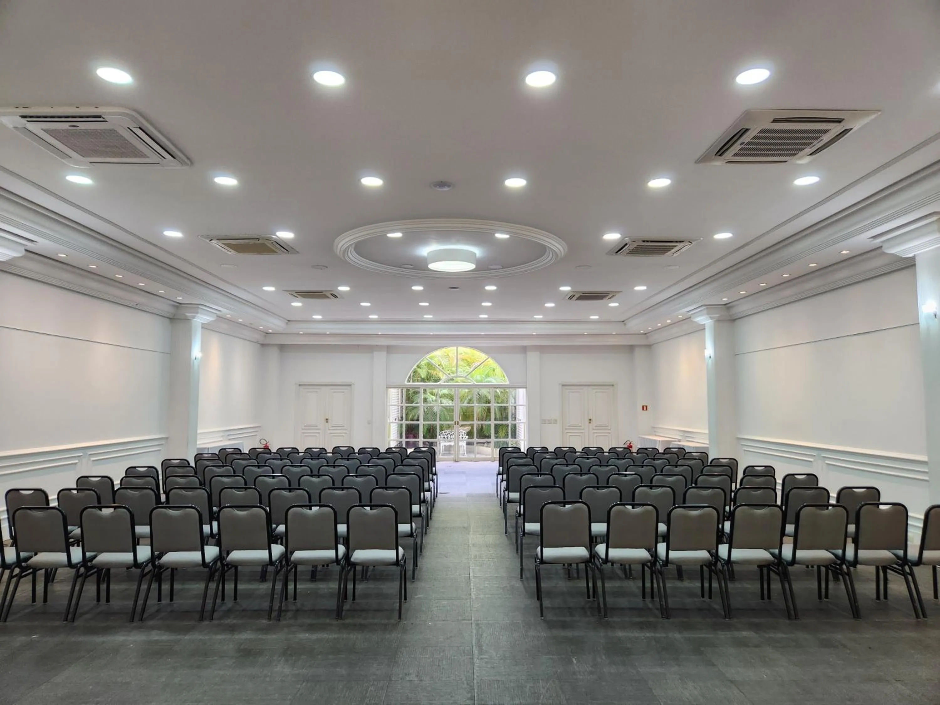 Meeting/conference room in Lizon Curitiba Hotel