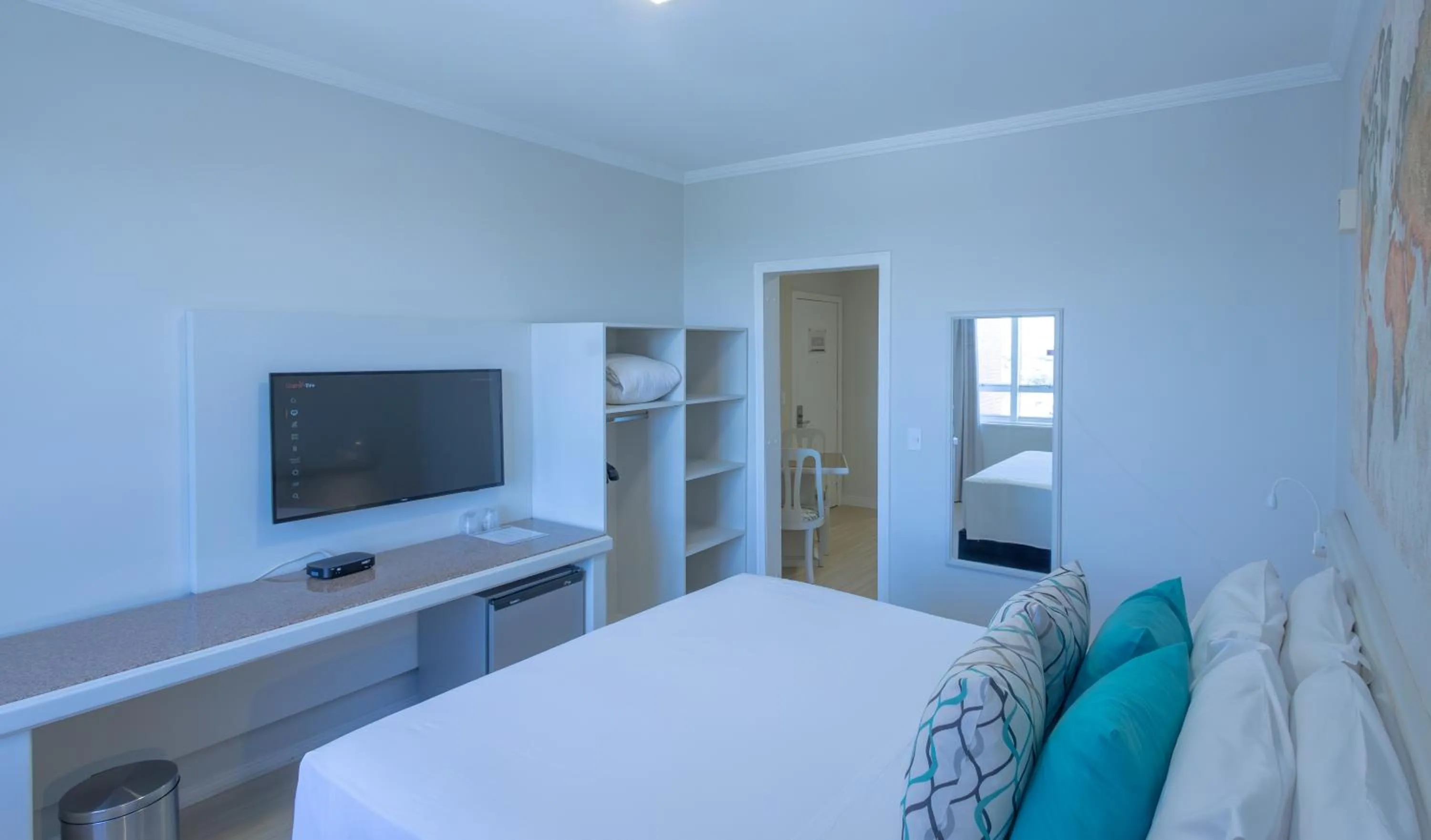 Photo of the whole room, Bed in Lizon Curitiba Hotel