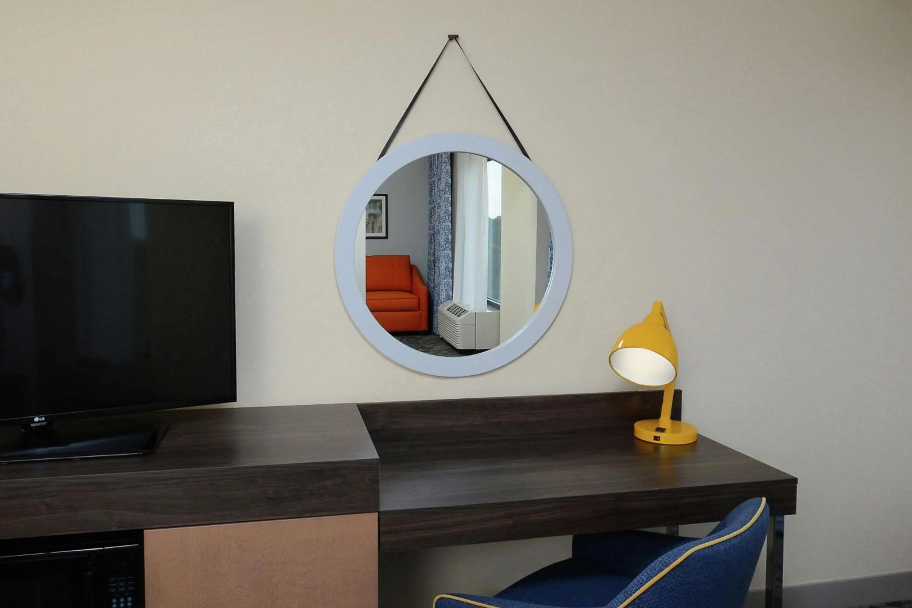 Bedroom in Hampton Inn & Suites Greenville/Spartanburg I-85