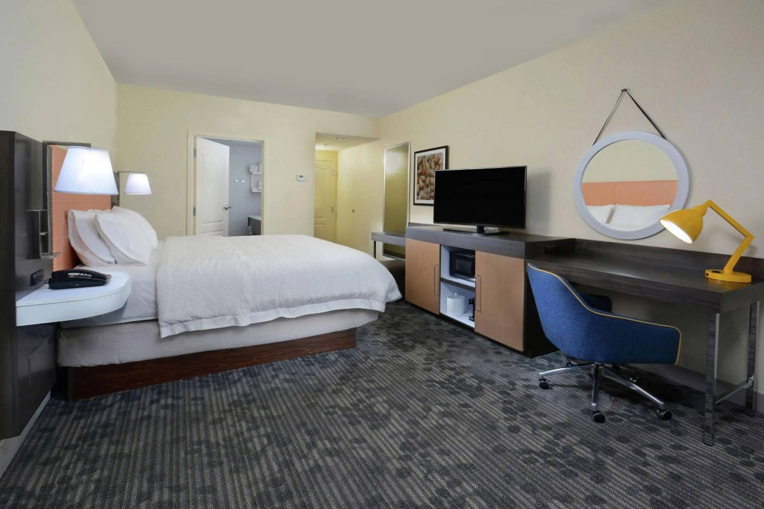 Bedroom, Bed in Hampton Inn & Suites Greenville/Spartanburg I-85
