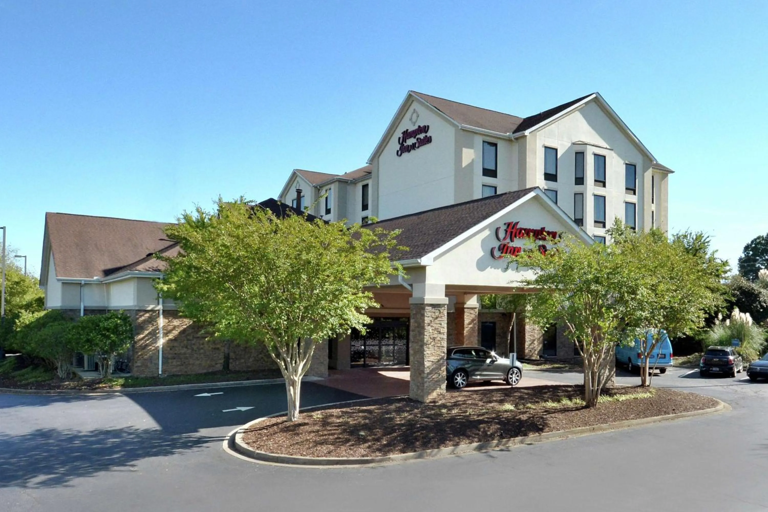 Property building in Hampton Inn & Suites Greenville/Spartanburg I-85