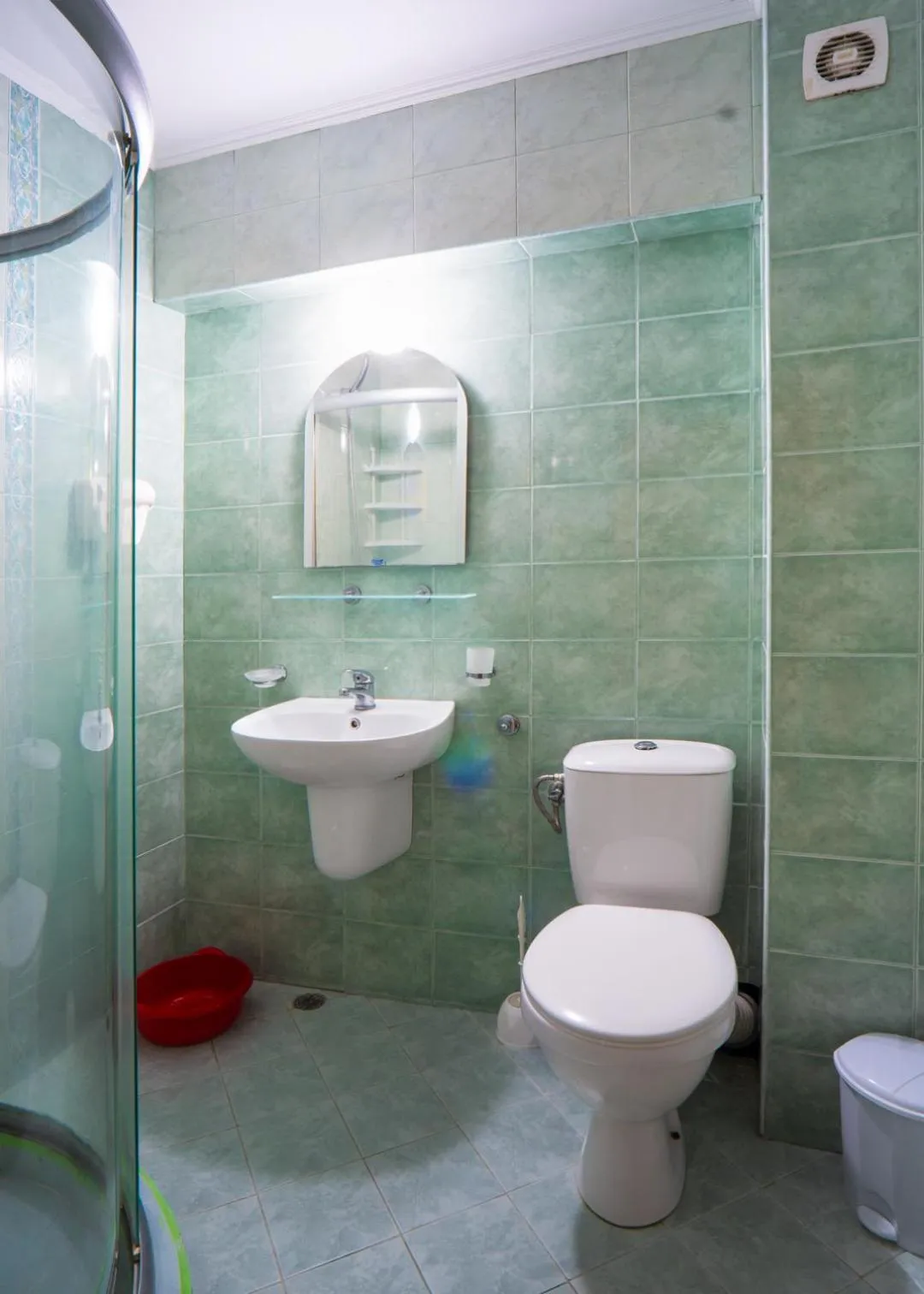 Shower in Hotel Zeus