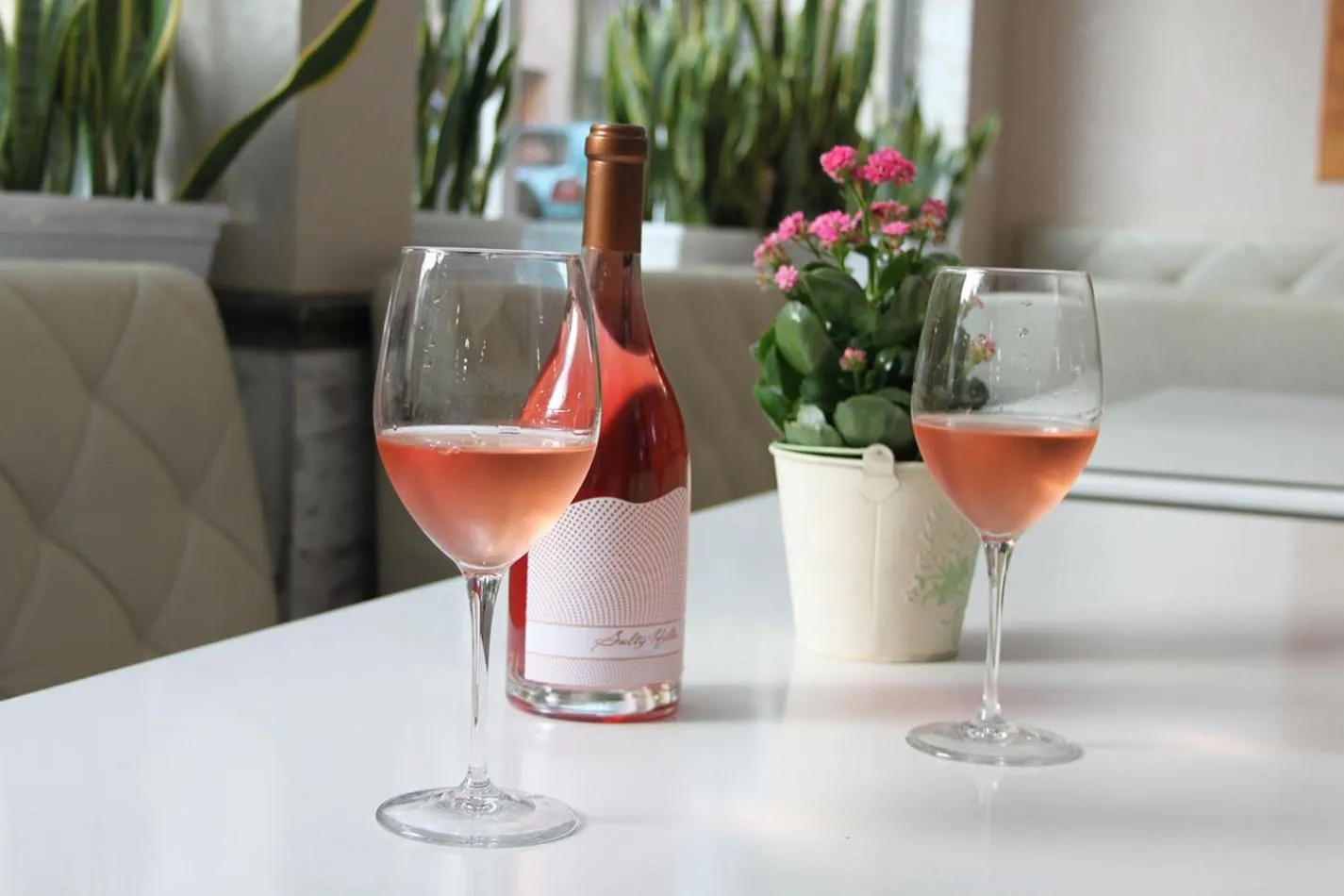 Restaurant/places to eat in Hotel Zeus