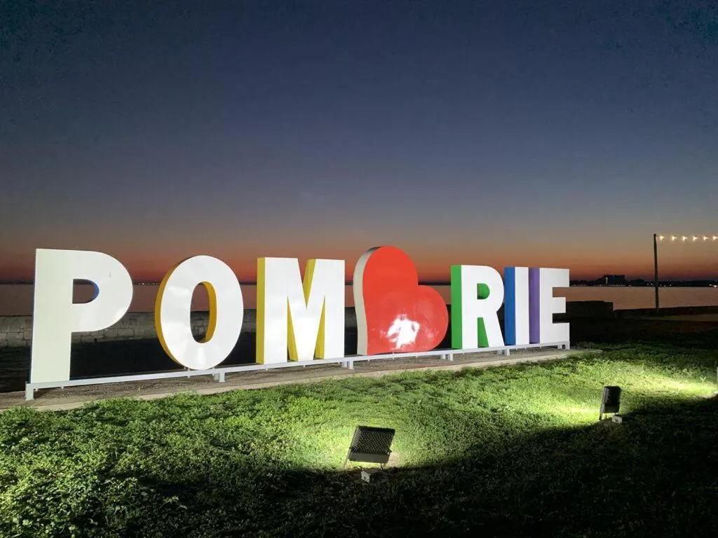 Property logo or sign in Hotel Zeus