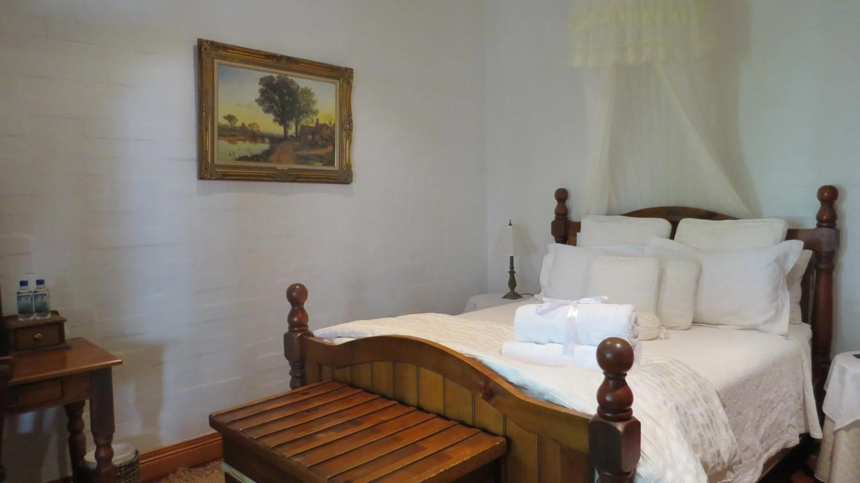 Photo of the whole room, Bed in Victoria's At Ewingsdale