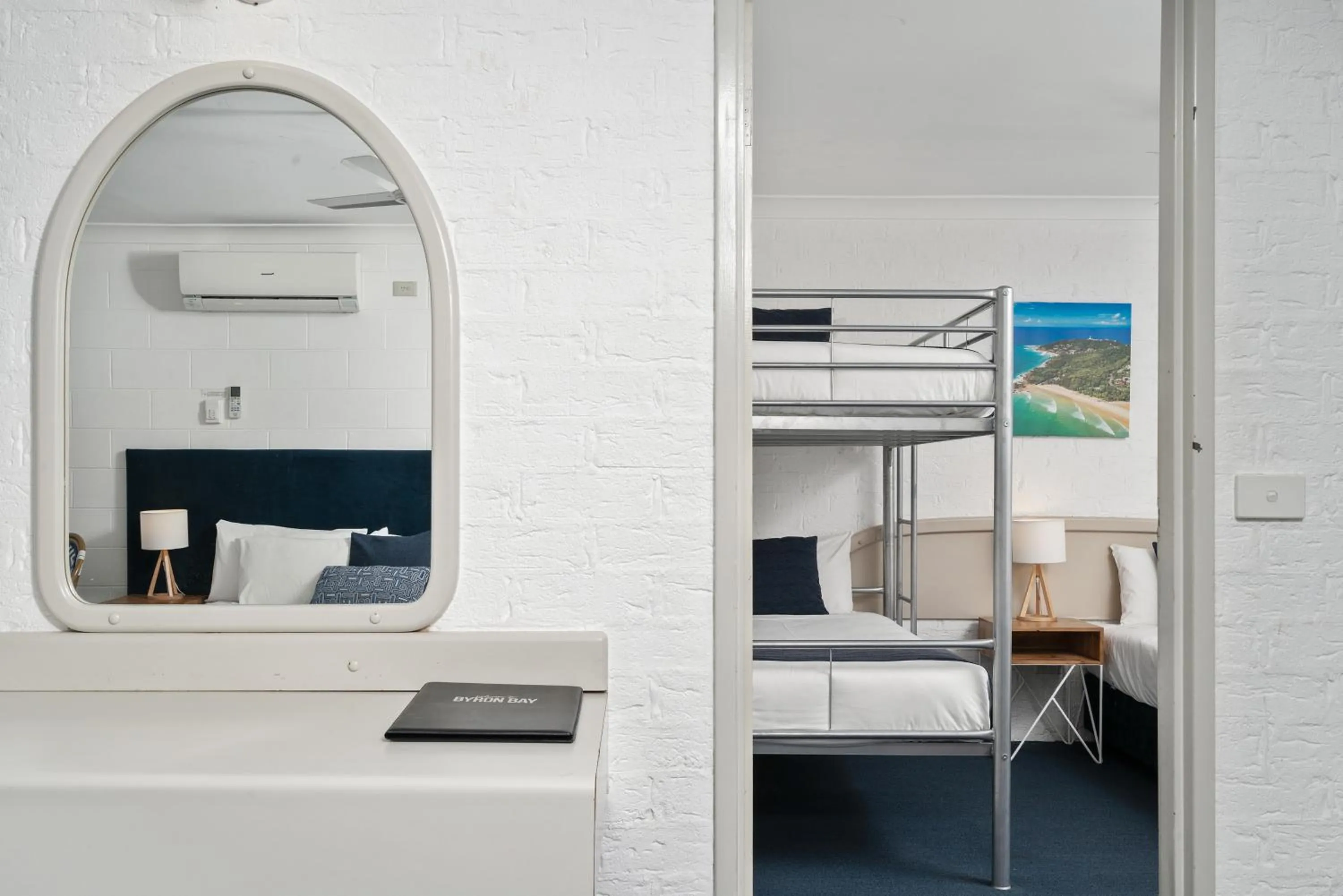 bunk bed, Bed in Wollongbar Motel