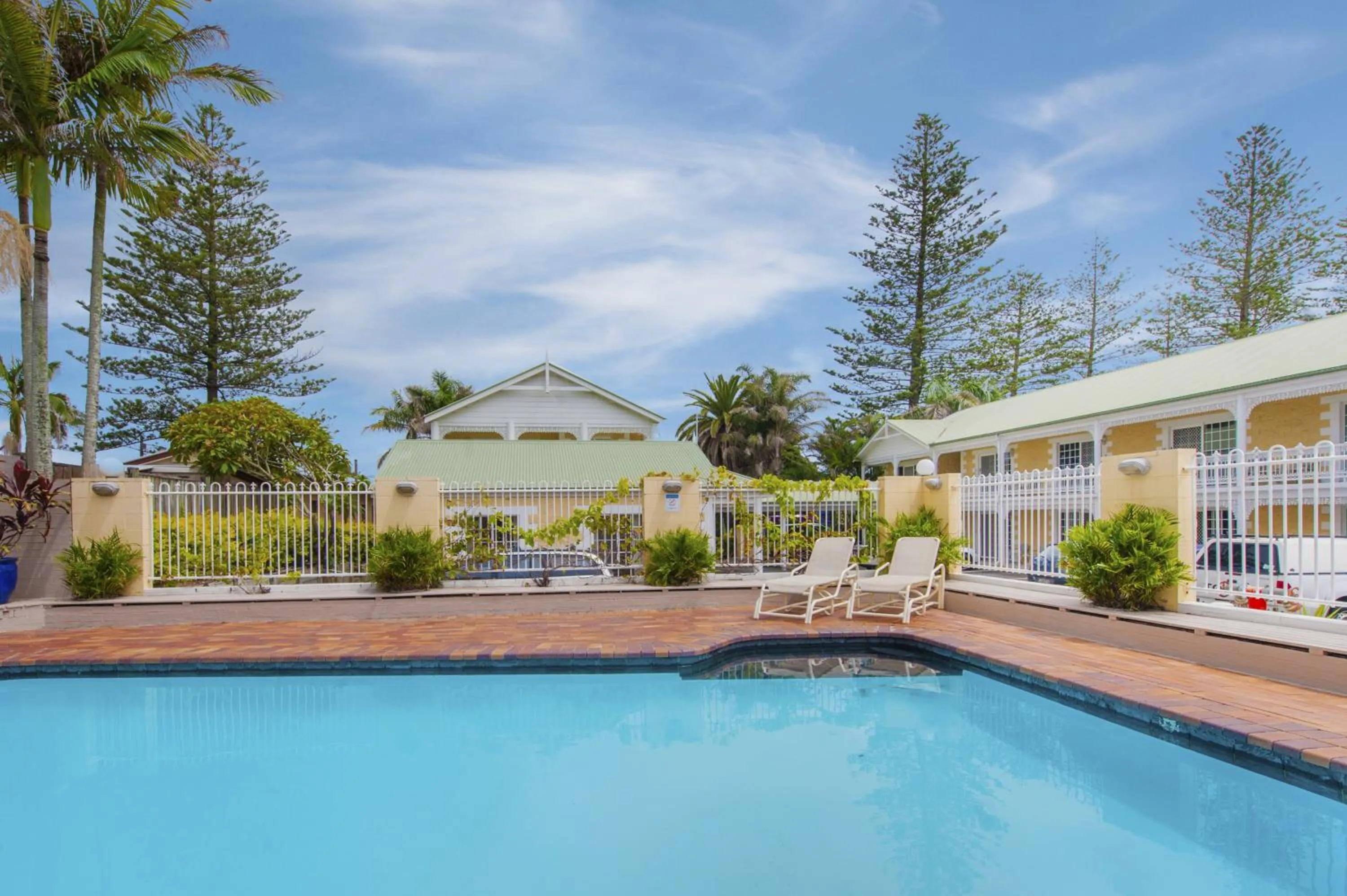 Swimming pool in Wollongbar Motel