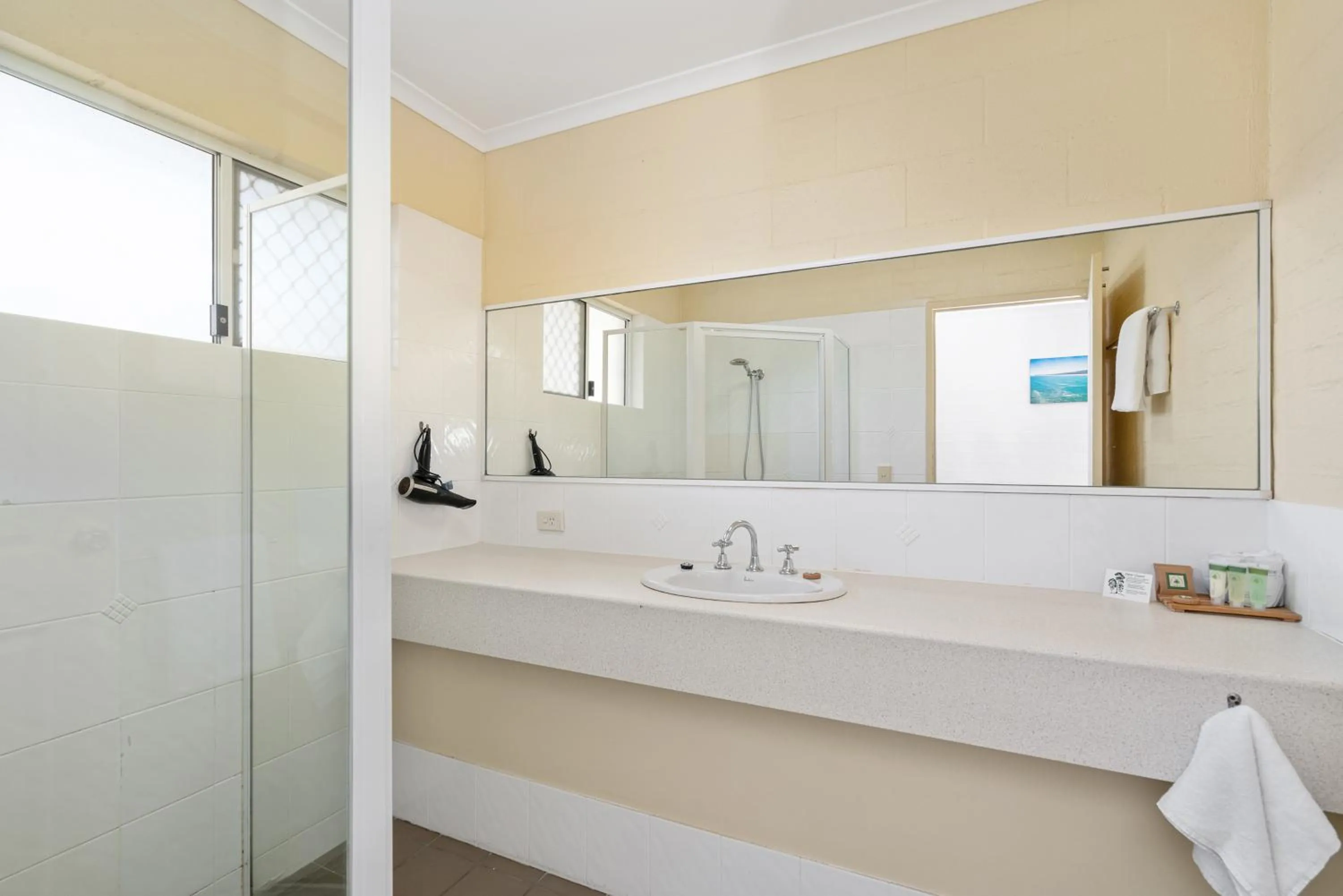 Bathroom in Wollongbar Motel