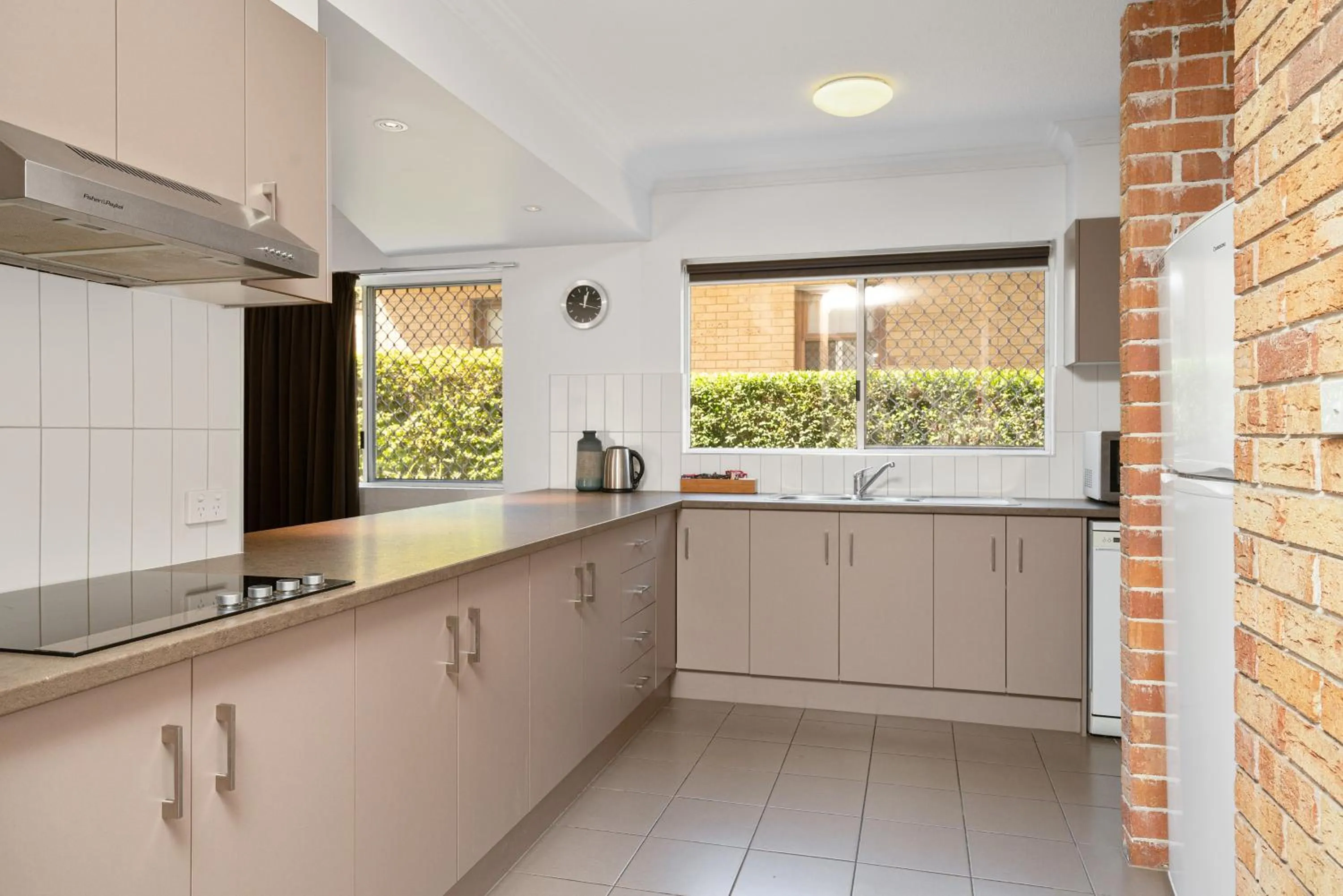 Kitchen or kitchenette in Wollongbar Motel