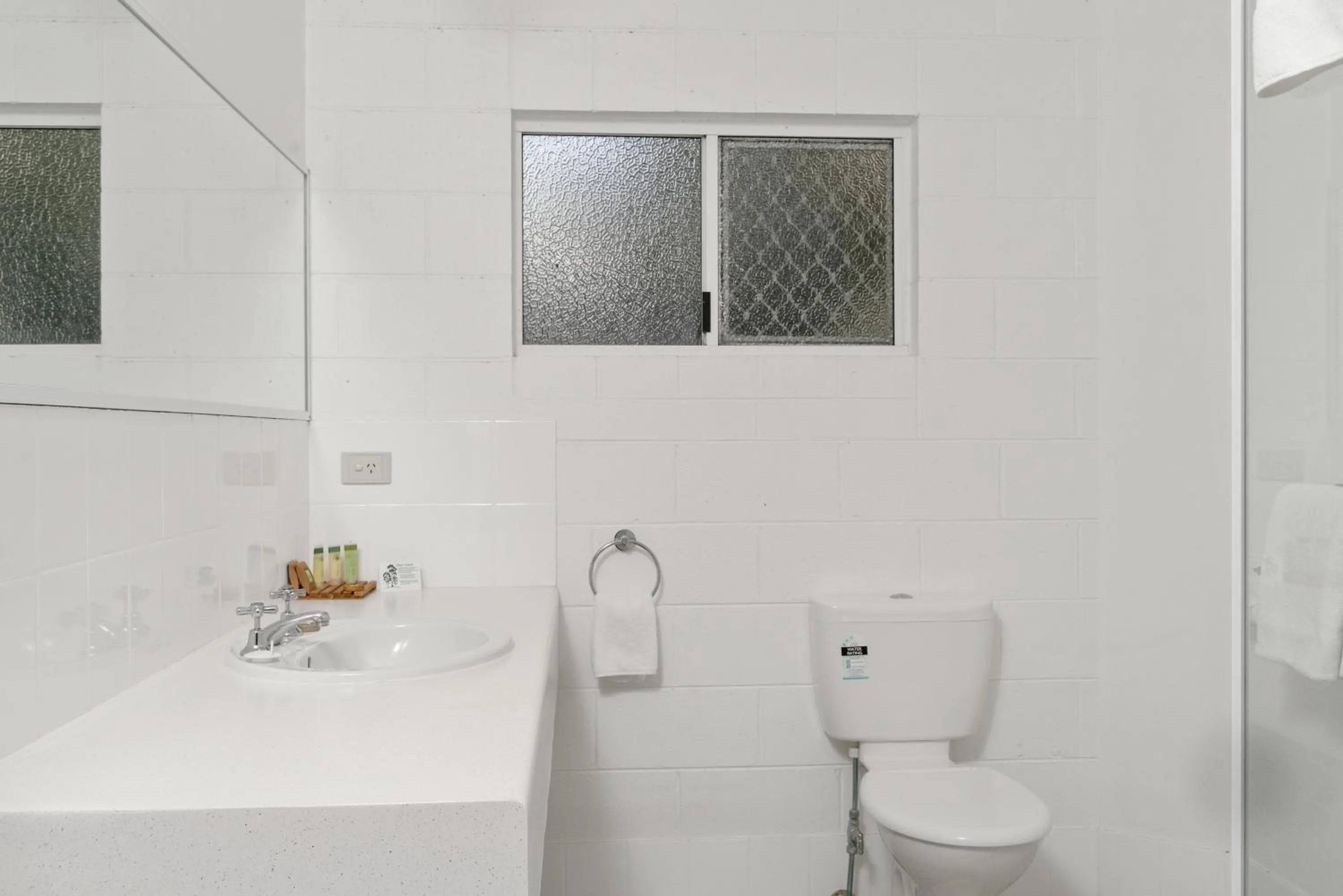 Bathroom in Wollongbar Motel