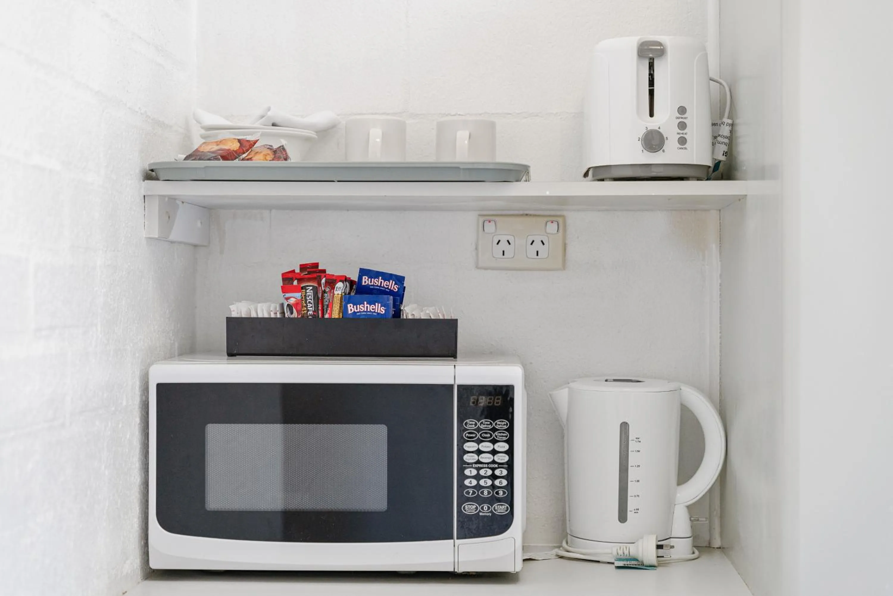 Coffee/tea facilities in Wollongbar Motel