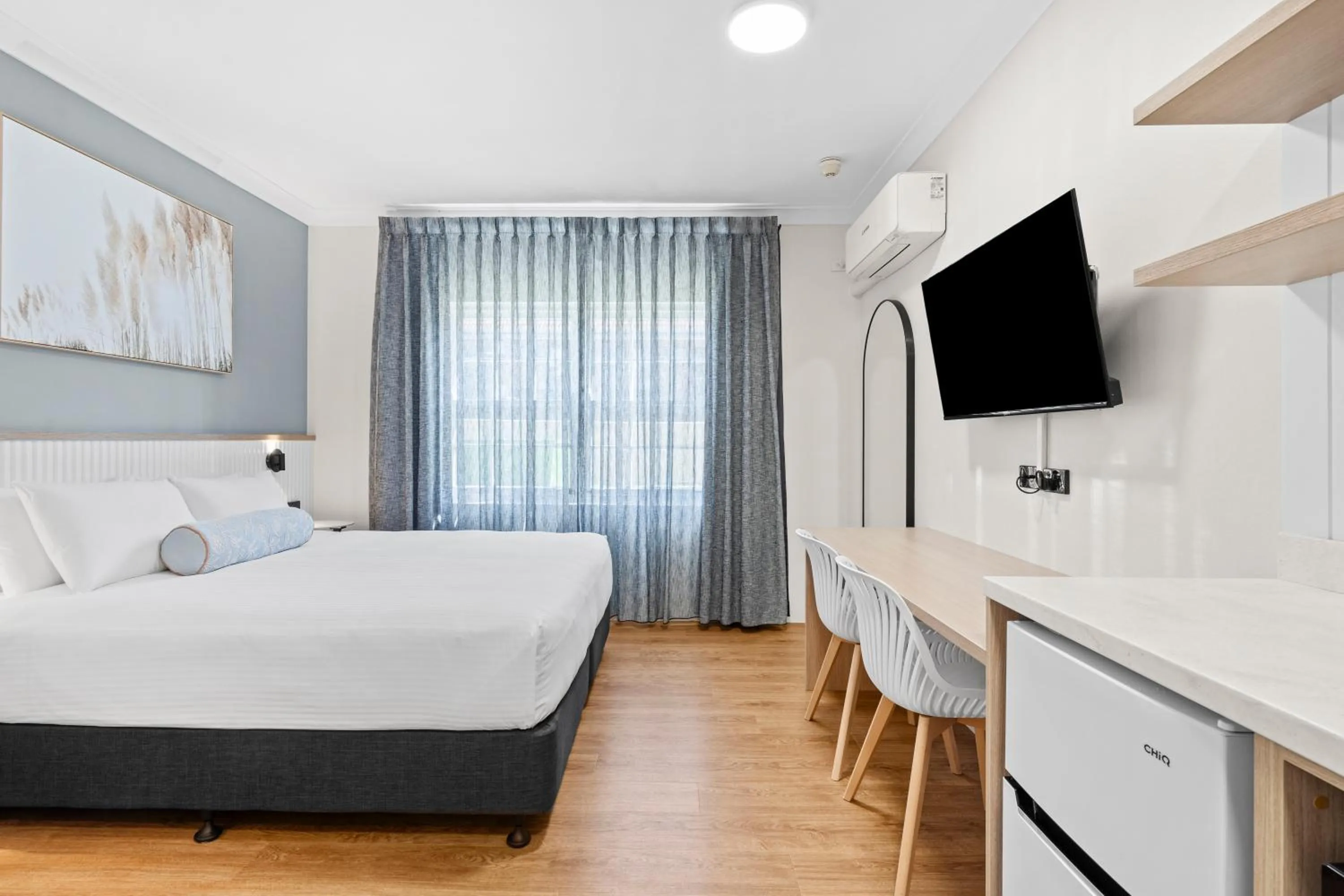 Bed in Comfort Inn All Seasons