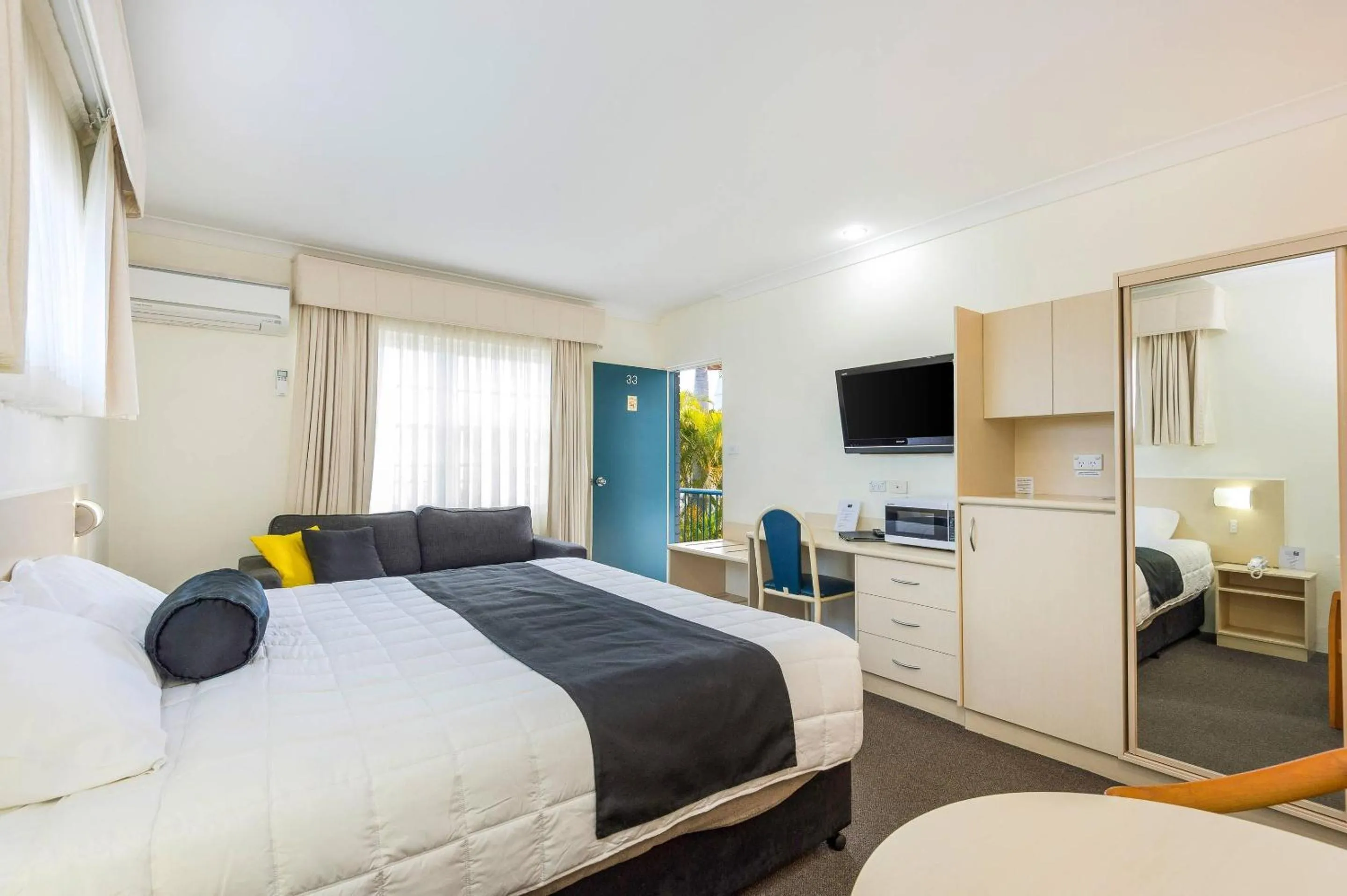 Bedroom, Bed in Comfort Inn All Seasons